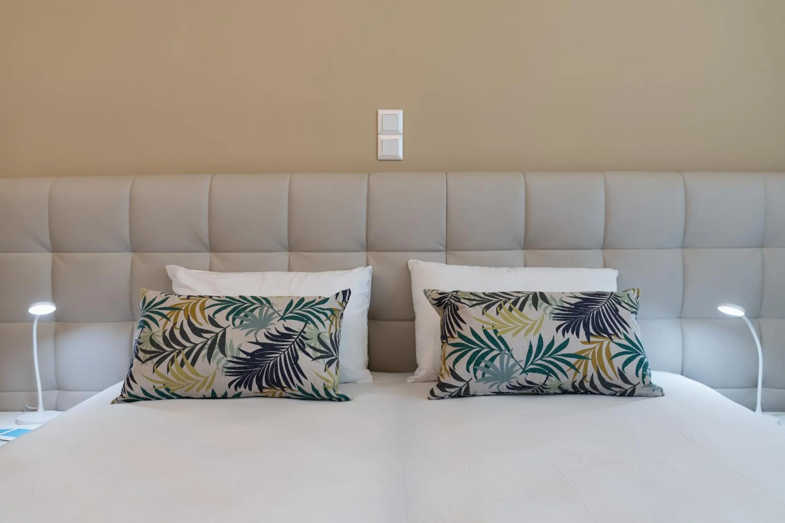 Bed in Amazing Apartments @ Aiolou Str.