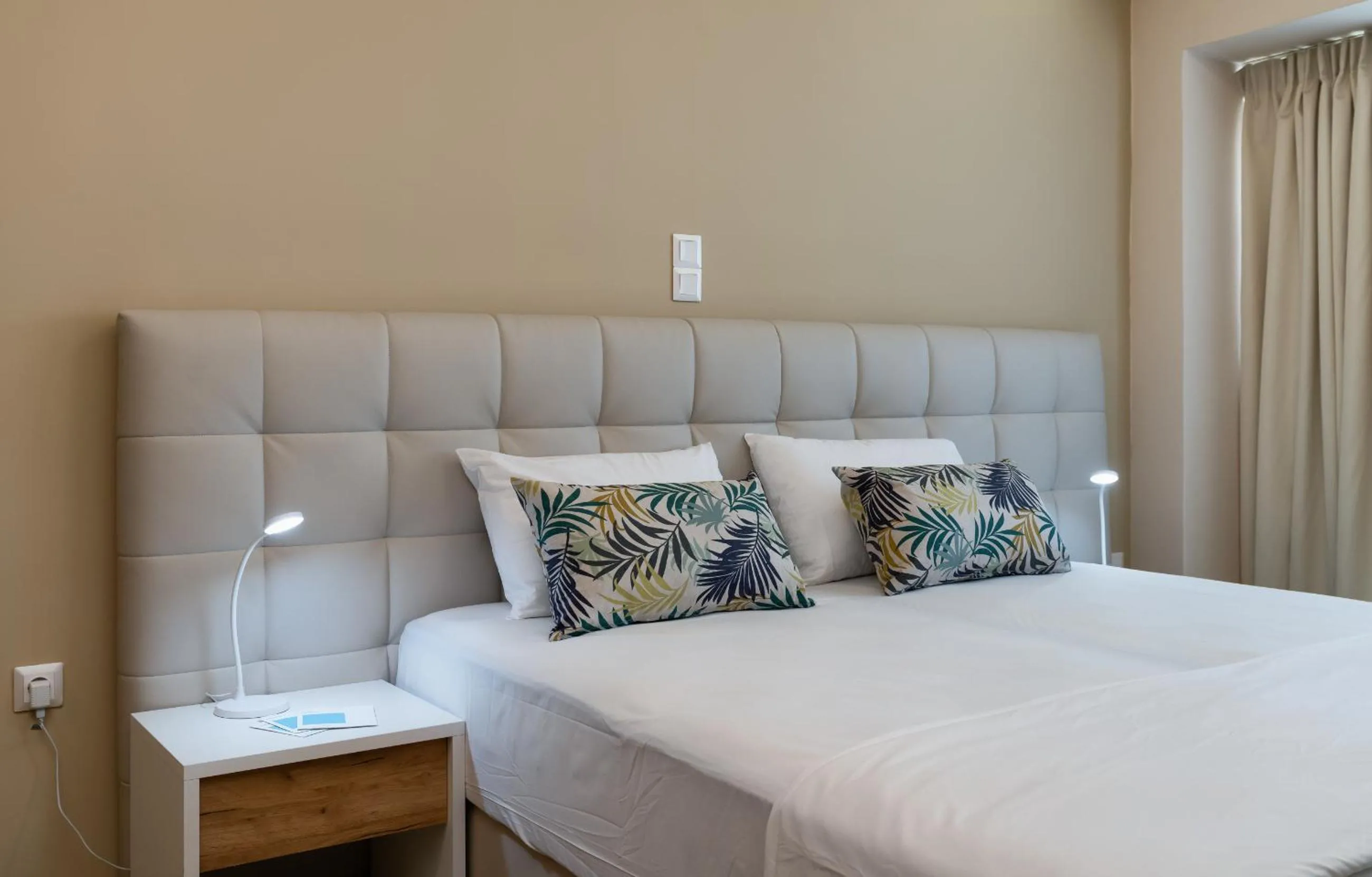 Bed in Amazing Apartments @ Aiolou Str.