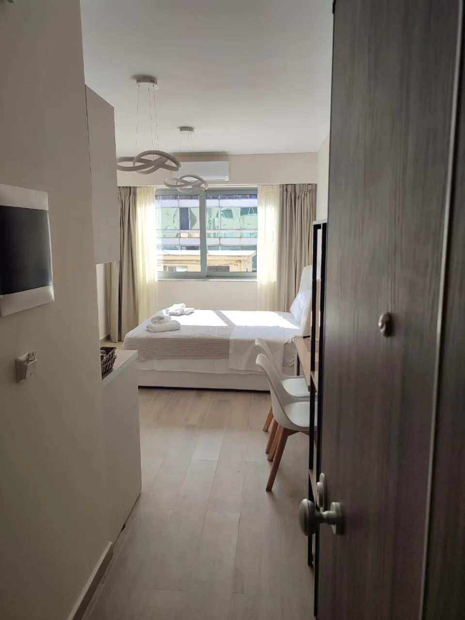 Bed in Amazing Apartments @ Aiolou Str.