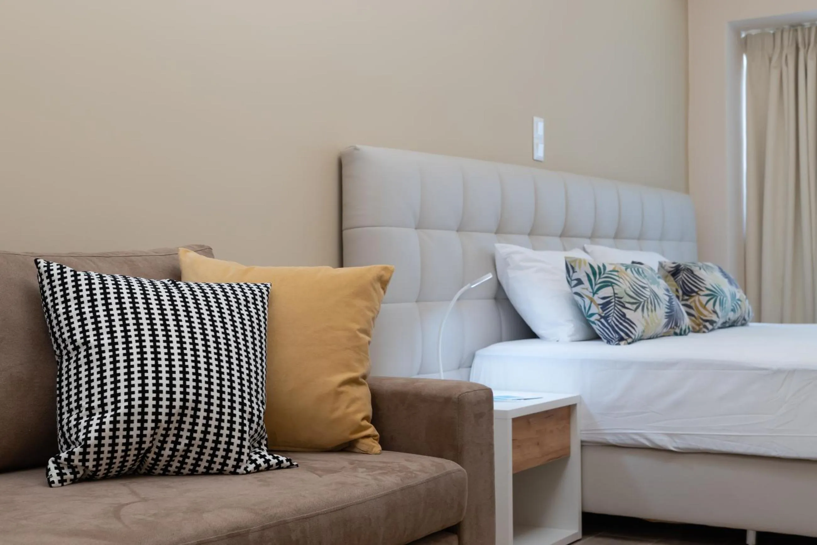 Bed in Amazing Apartments @ Aiolou Str.