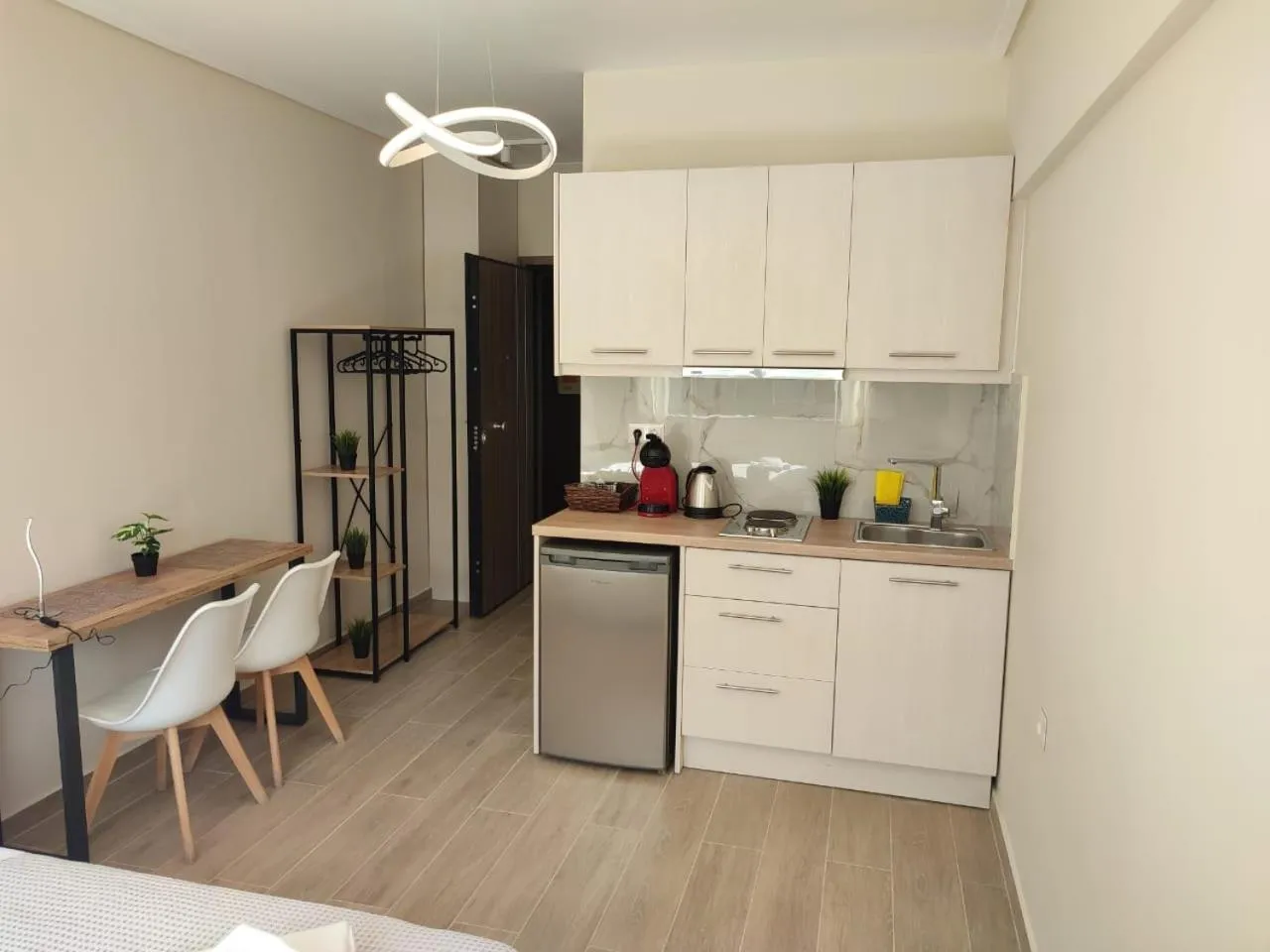 Amazing Apartments @ Aiolou Str.