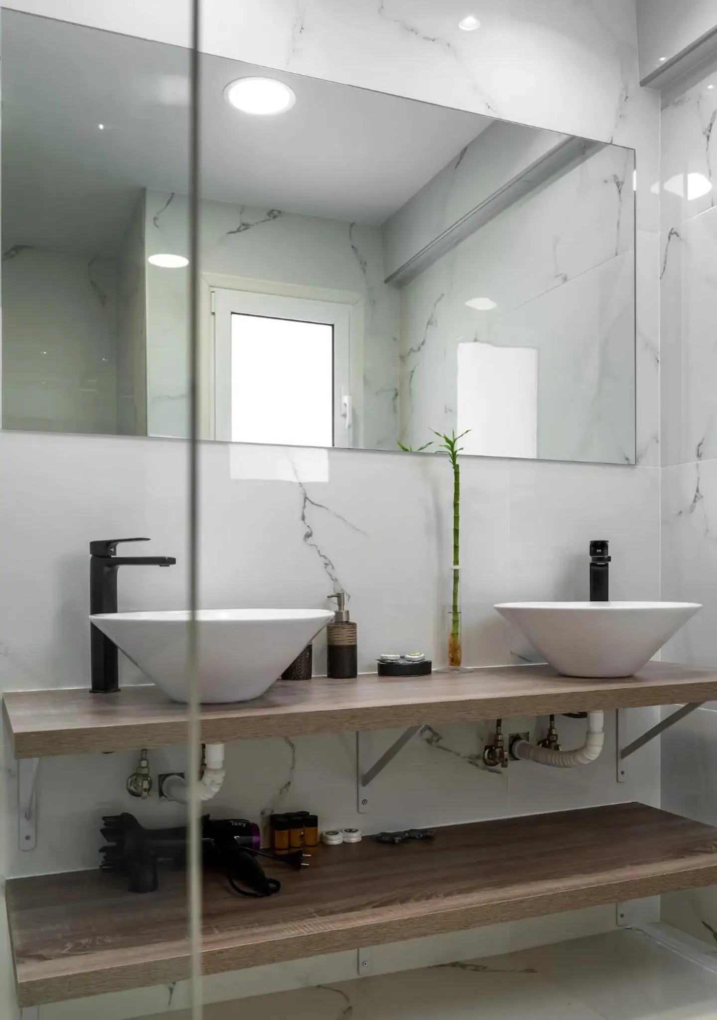Amazing Apartments @ Aiolou Str.