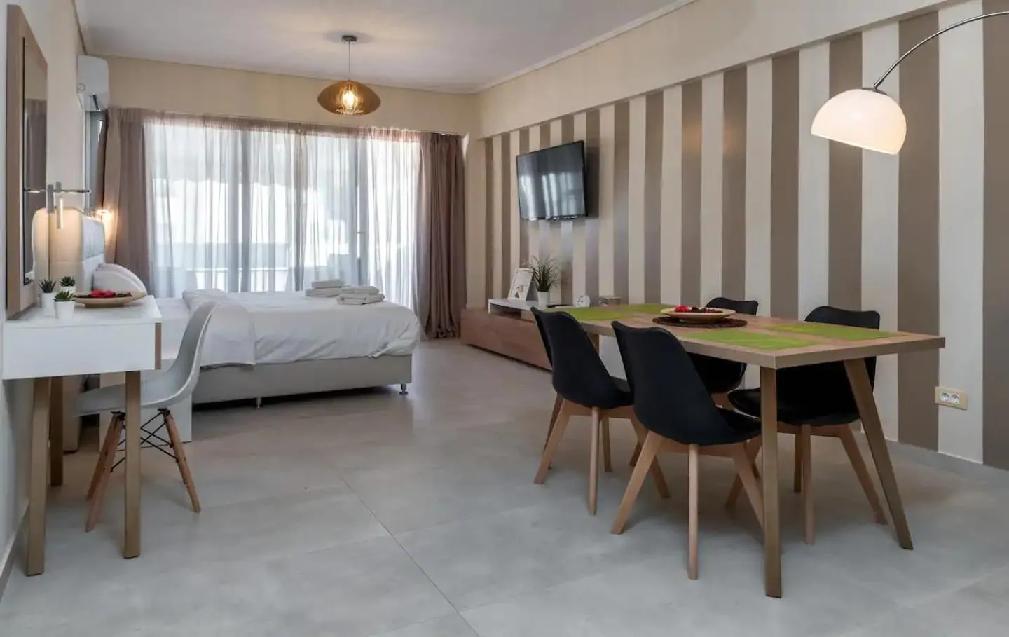 Bed in Amazing Apartments @ Aiolou Str.