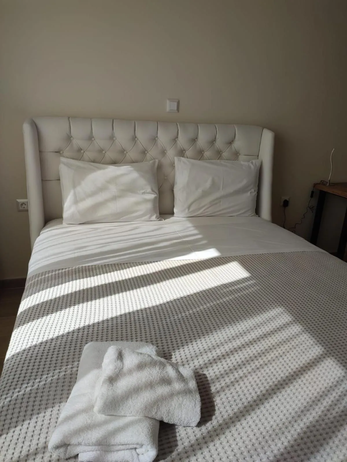 Bed in Amazing Apartments @ Aiolou Str.