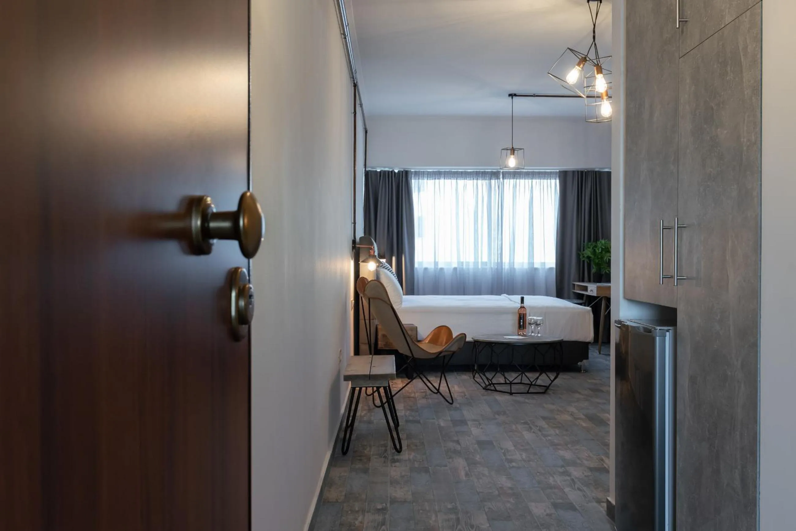 Bed in Amazing Apartments @ Aiolou Str.
