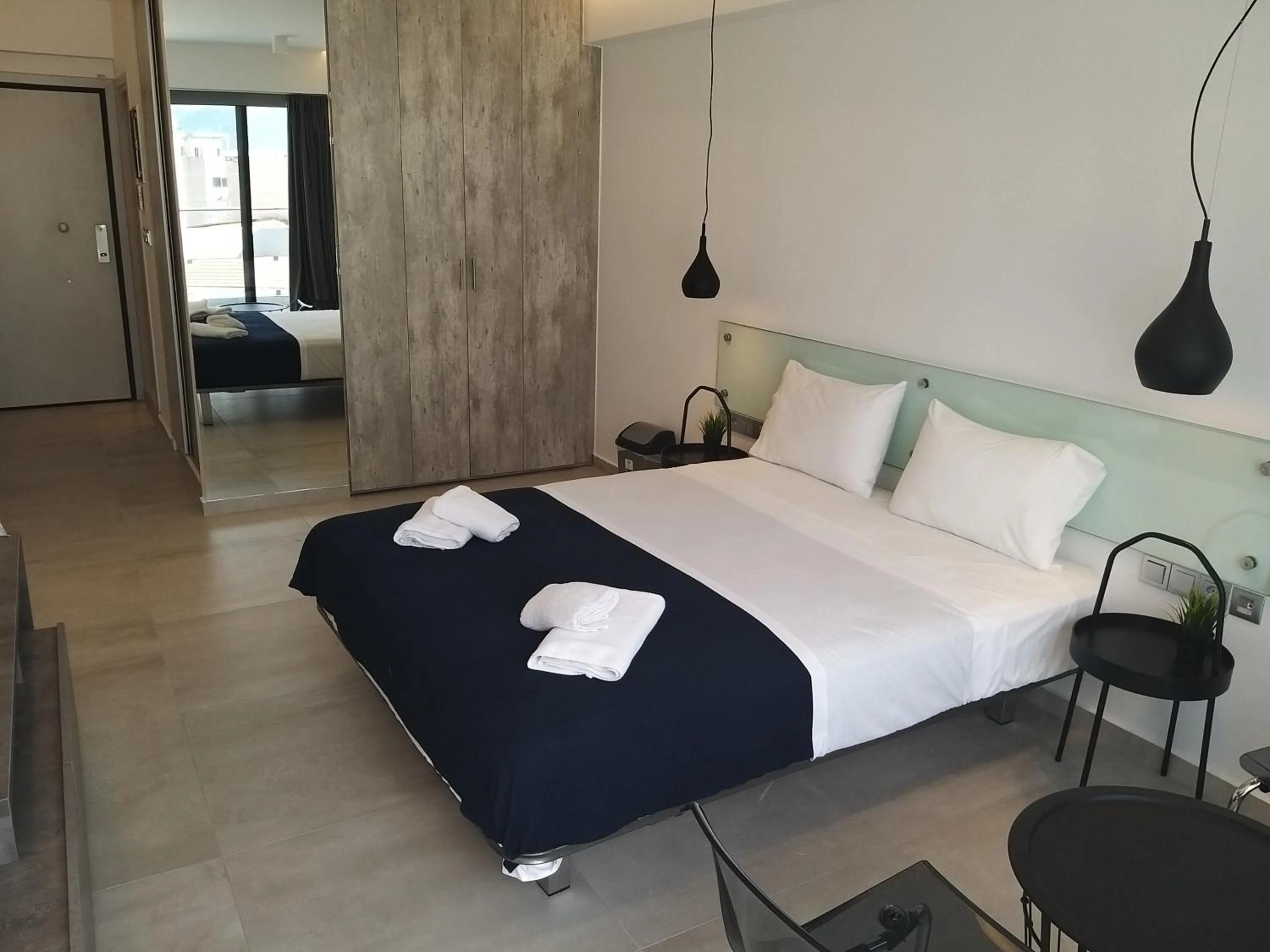 Bed in Amazing Apartments @ Aiolou Str.