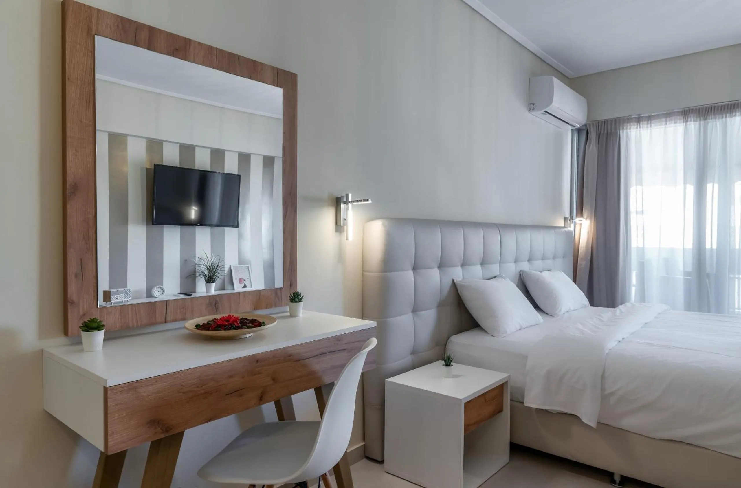 Bed in Amazing Apartments @ Aiolou Str.