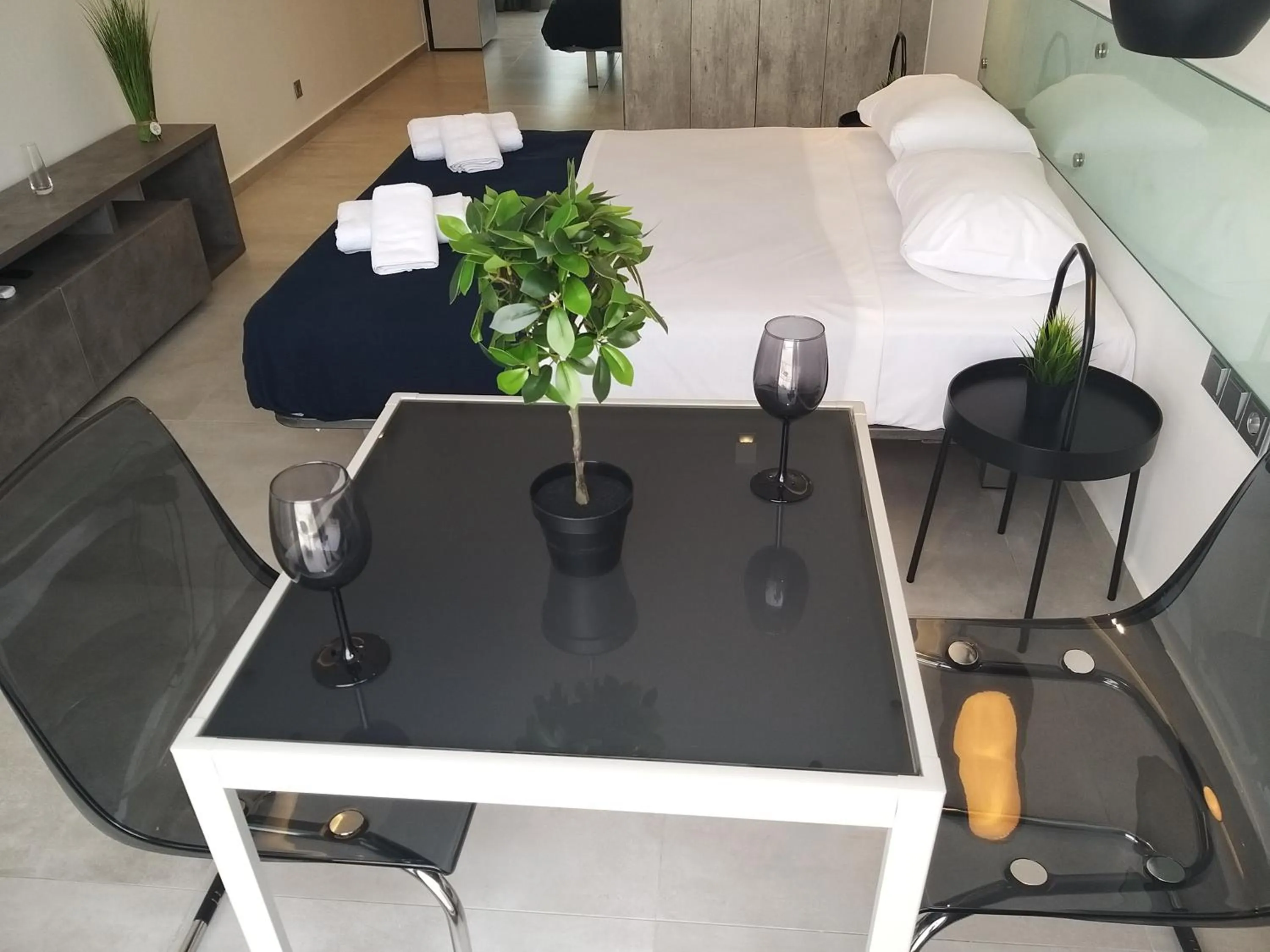 Bed in Amazing Apartments @ Aiolou Str.