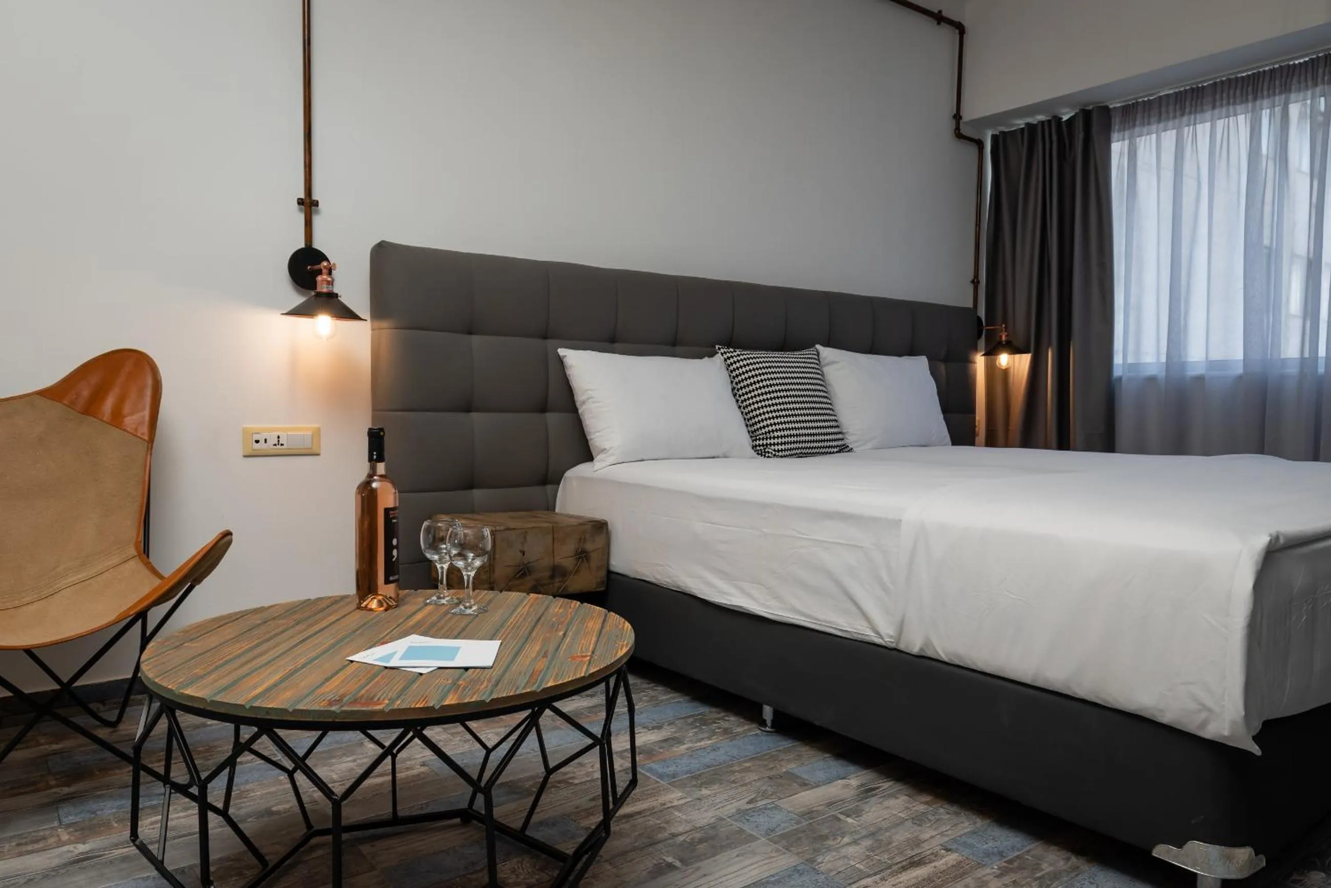 Bed in Amazing Apartments @ Aiolou Str.