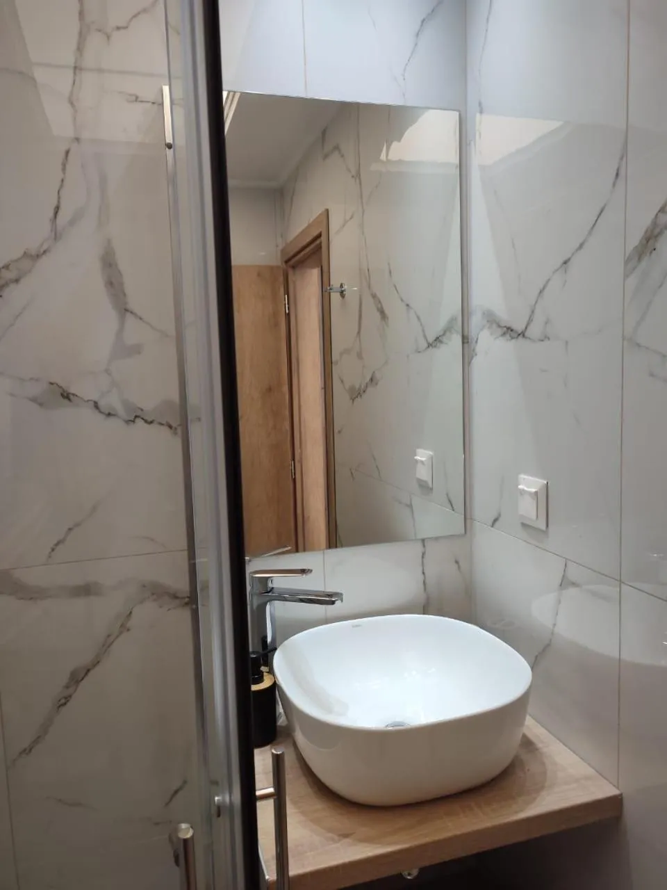 Amazing Apartments @ Aiolou Str.