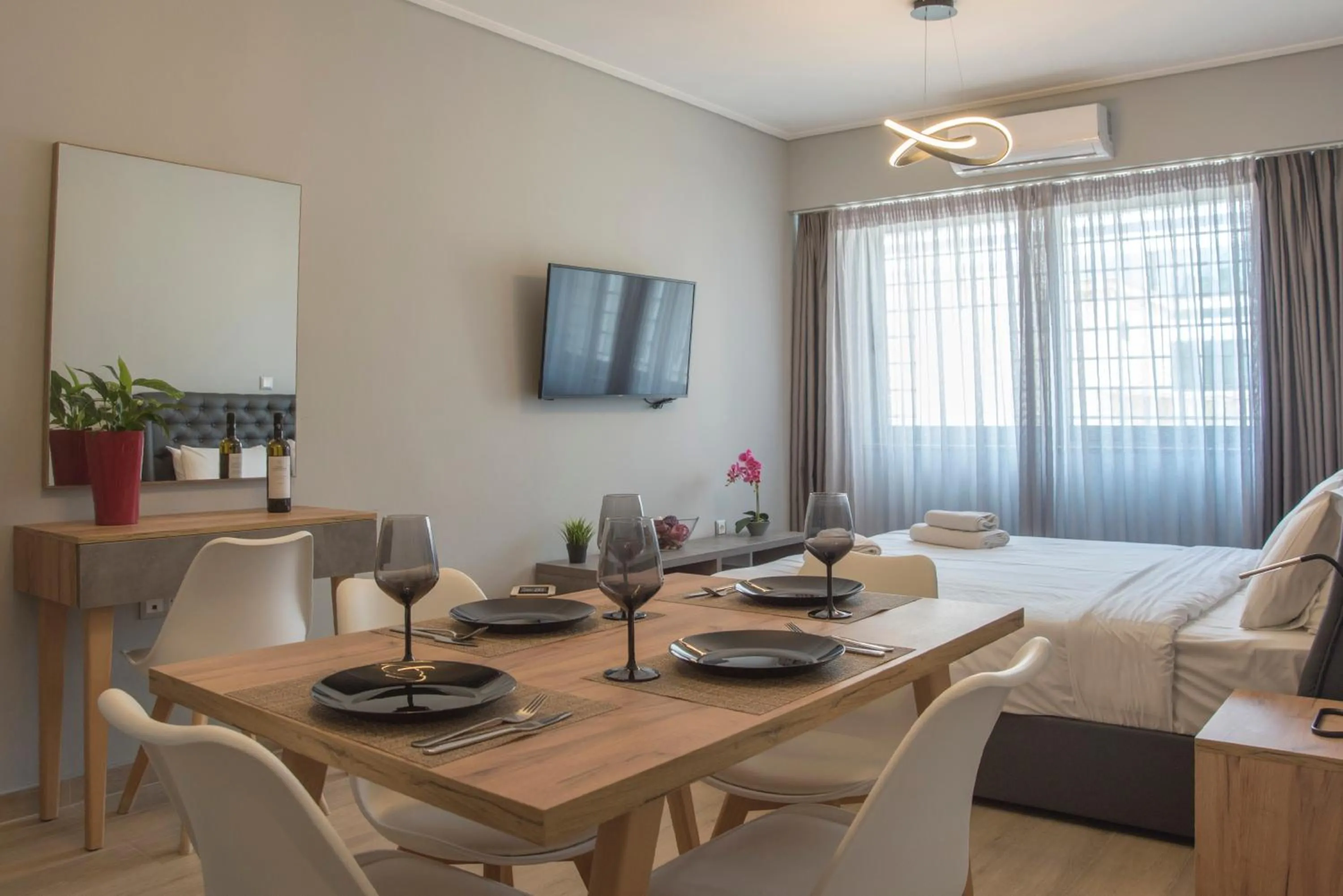 Amazing Apartments @ Aiolou Str.