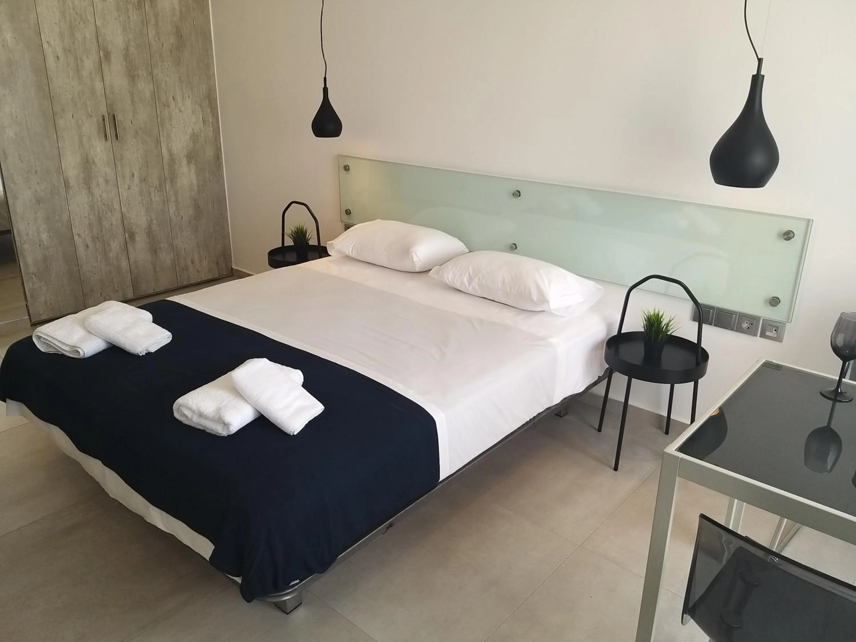 Bed in Amazing Apartments @ Aiolou Str.