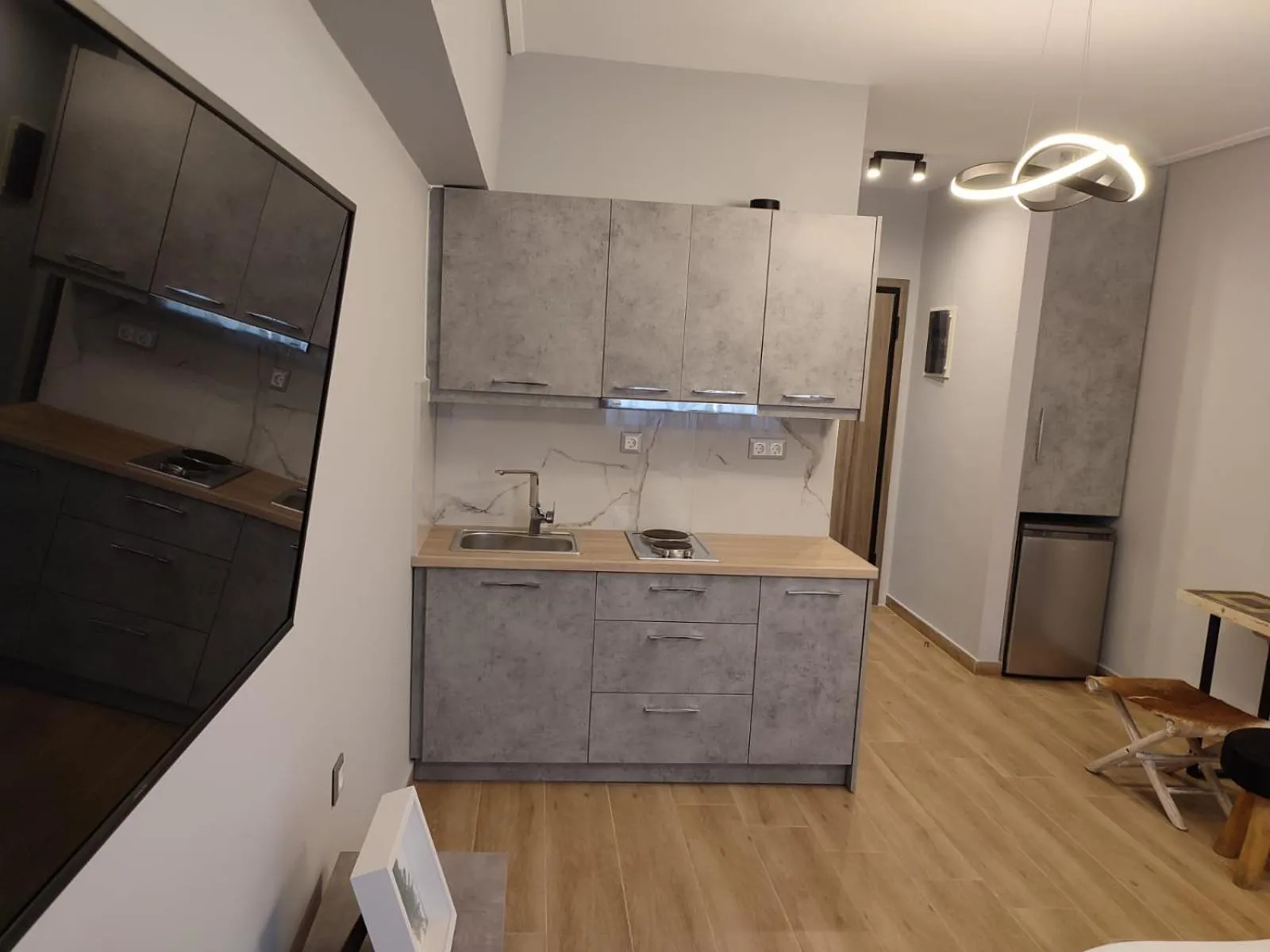 Amazing Apartments @ Aiolou Str.