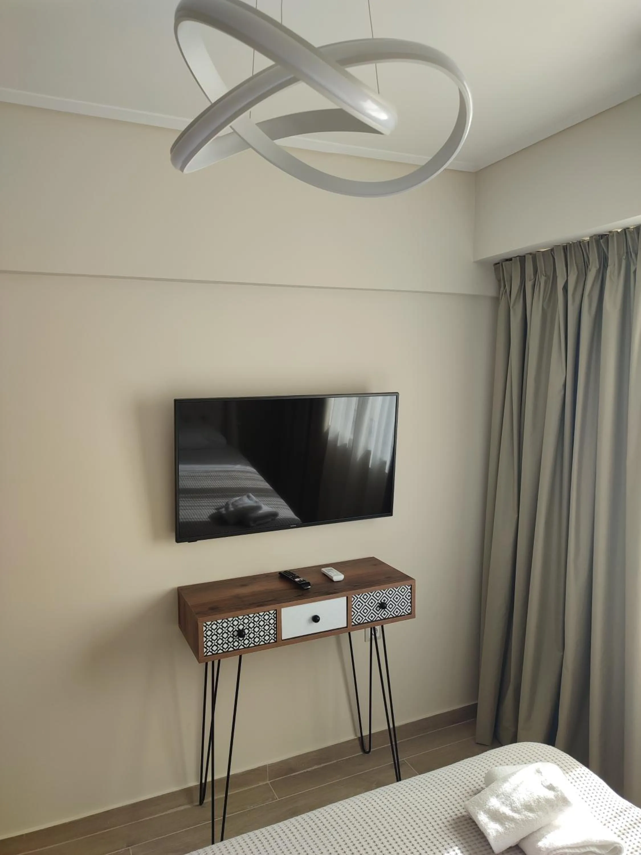 Bed in Amazing Apartments @ Aiolou Str.