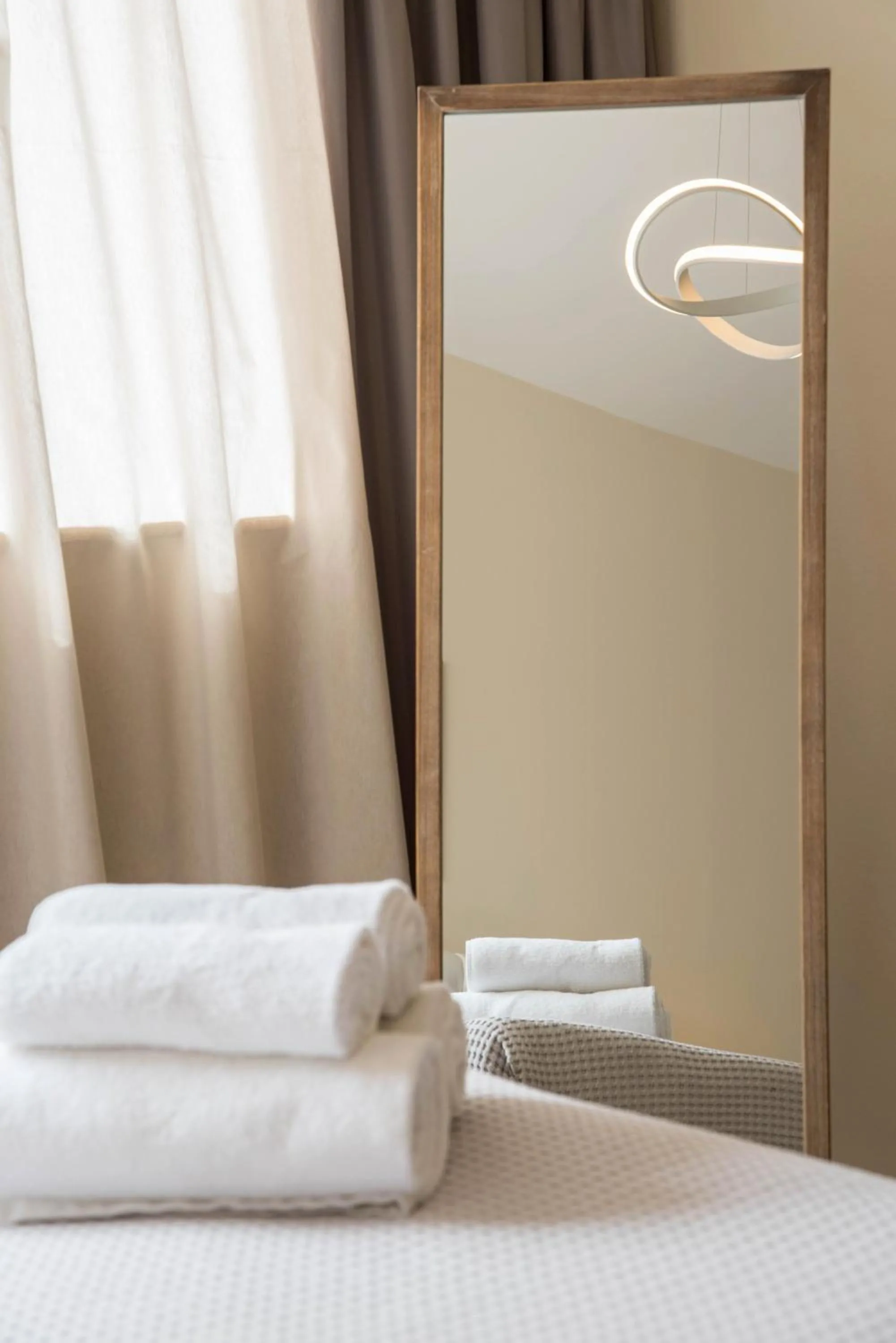 Bed in Amazing Apartments @ Aiolou Str.