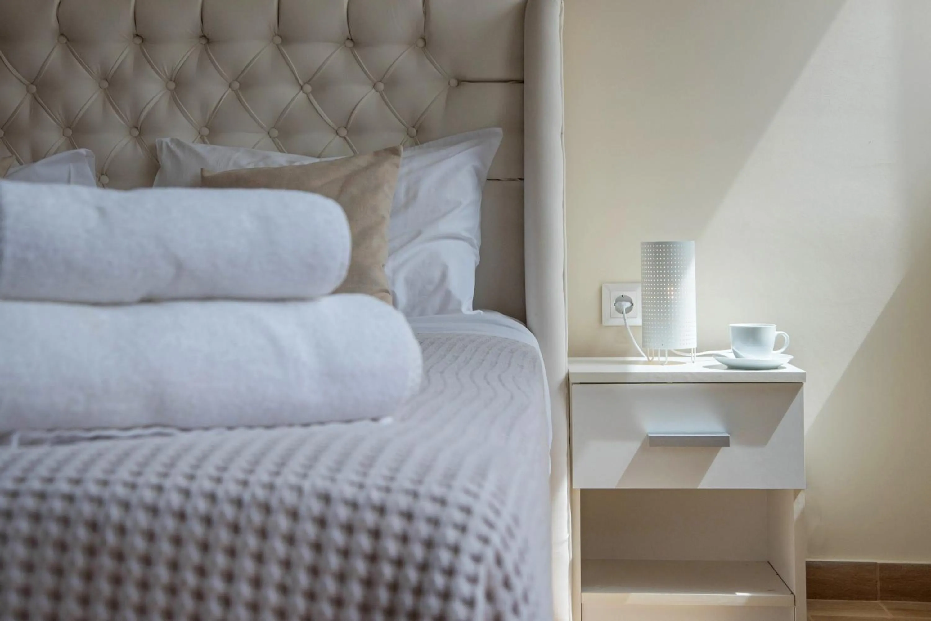 Bed in Amazing Apartments @ Aiolou Str.