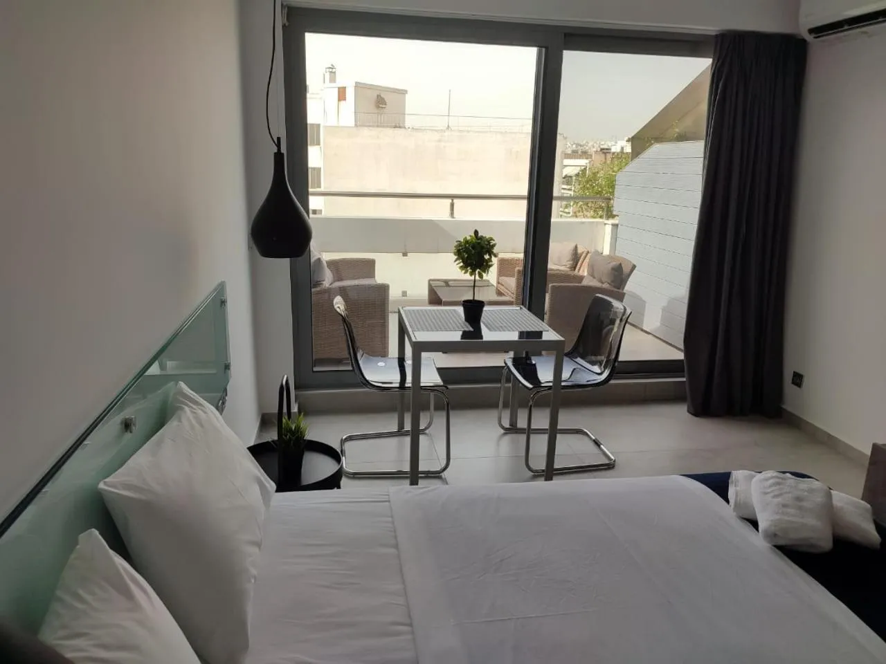 Bed in Amazing Apartments @ Aiolou Str.