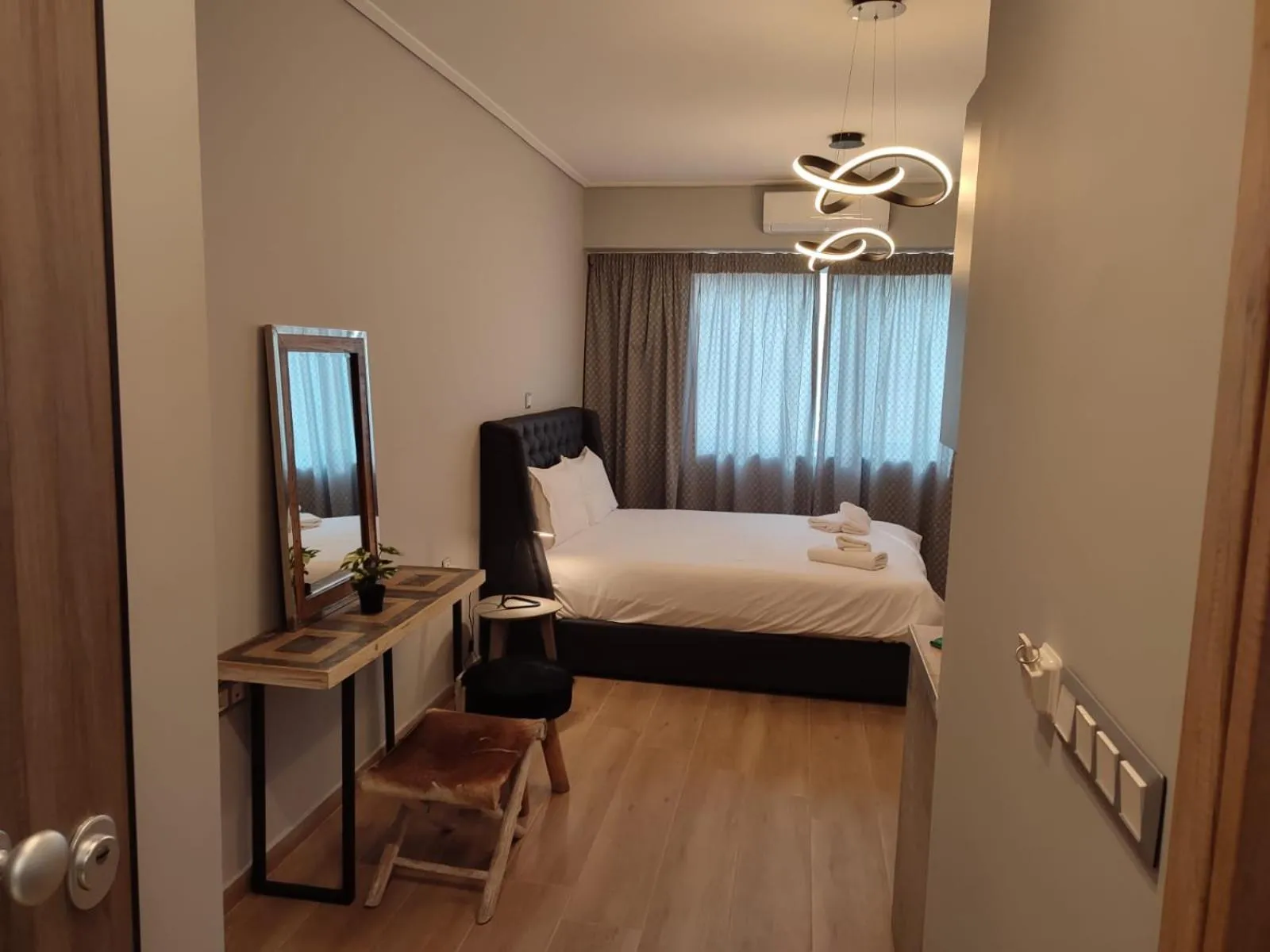 Bed in Amazing Apartments @ Aiolou Str.