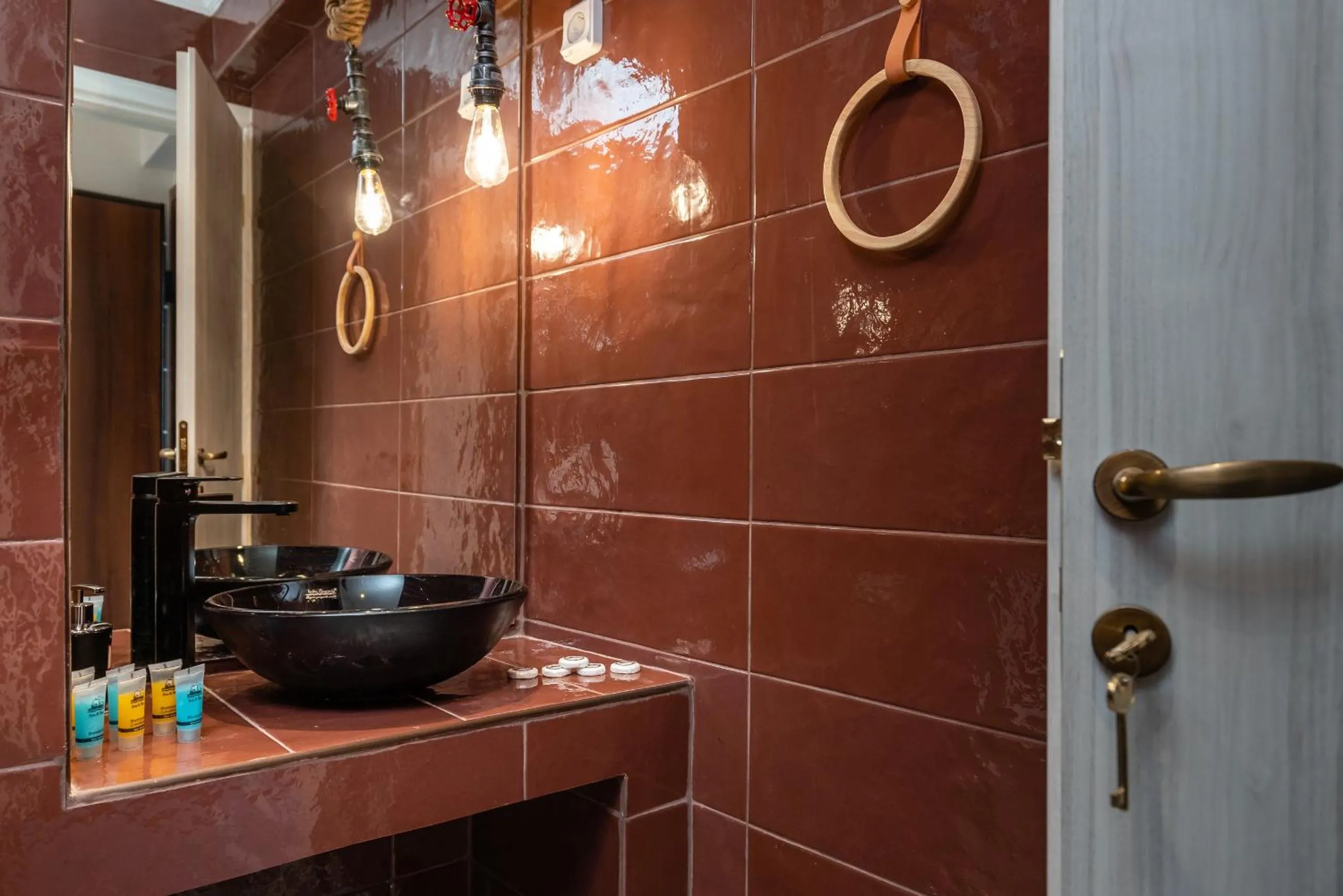 Amazing Apartments @ Aiolou Str.