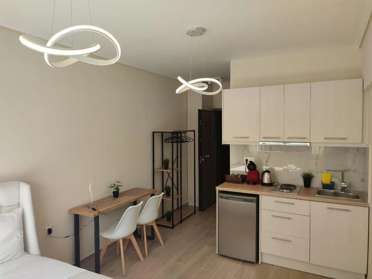 Amazing Apartments @ Aiolou Str.