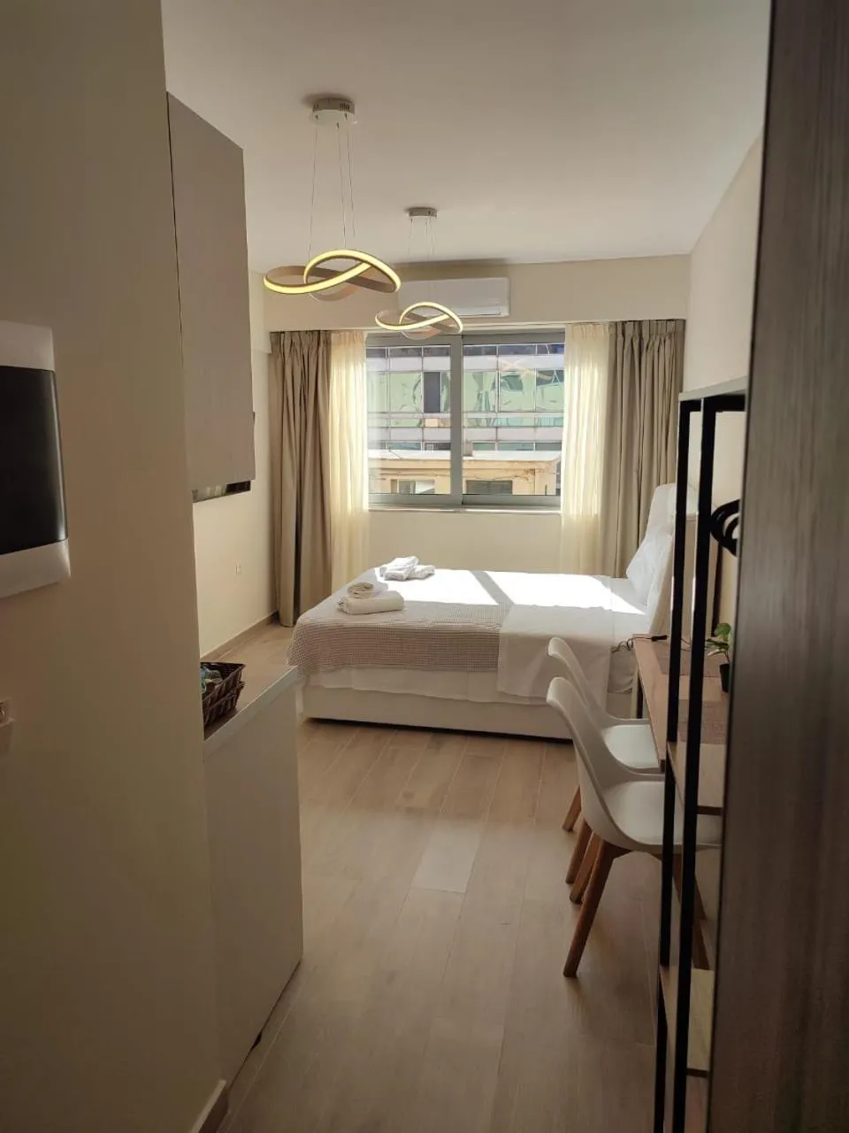 Bed in Amazing Apartments @ Aiolou Str.