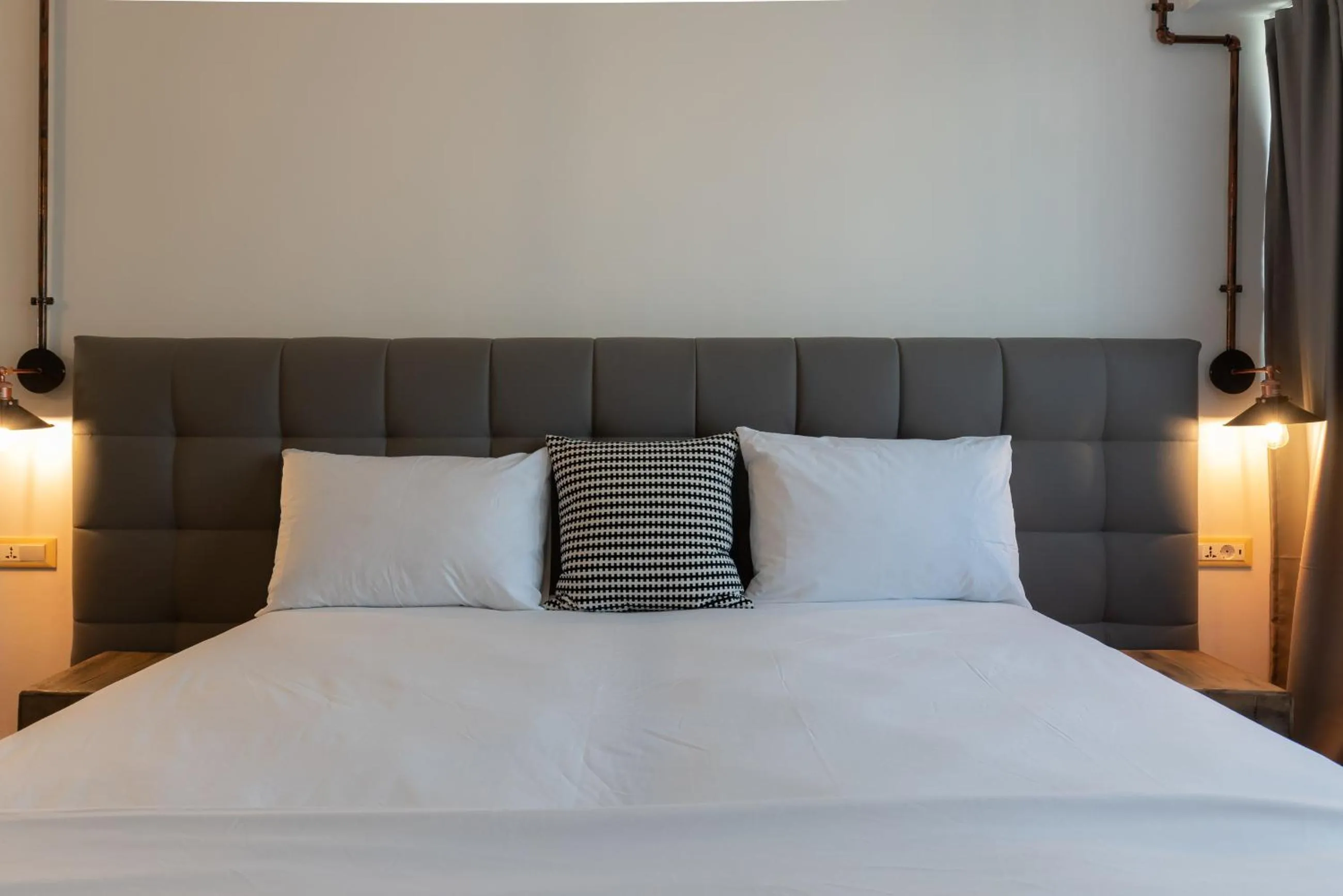 Bed in Amazing Apartments @ Aiolou Str.