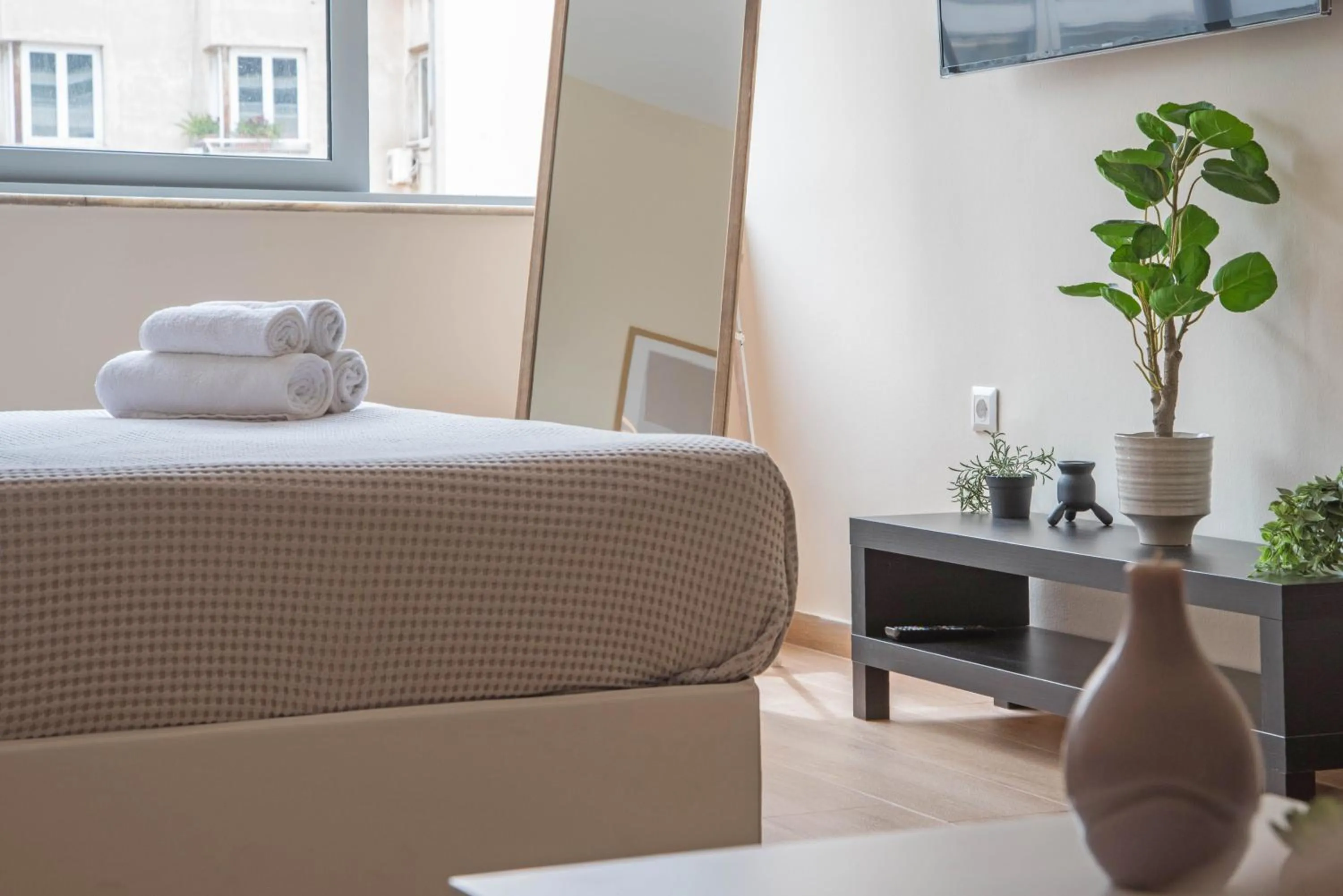 Bed in Amazing Apartments @ Aiolou Str.