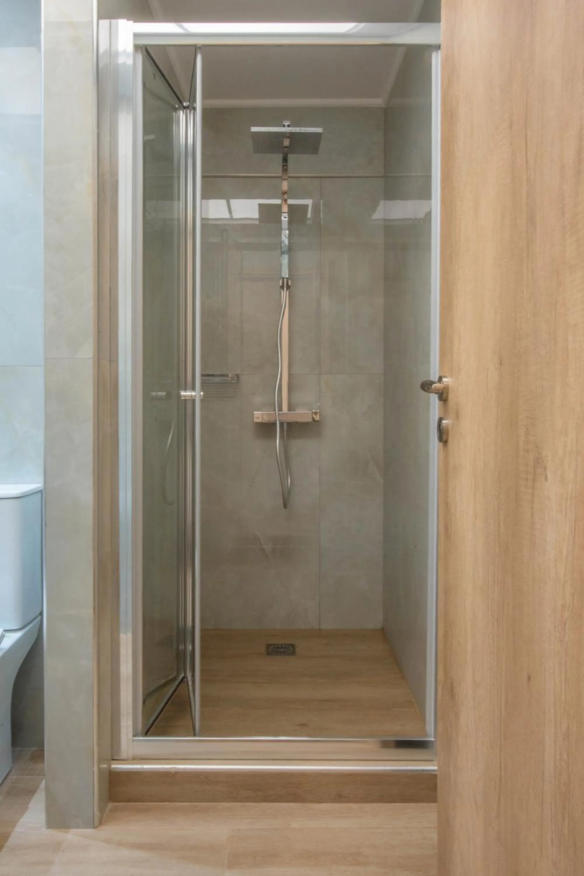 Shower in Amazing Apartments @ Aiolou Str.