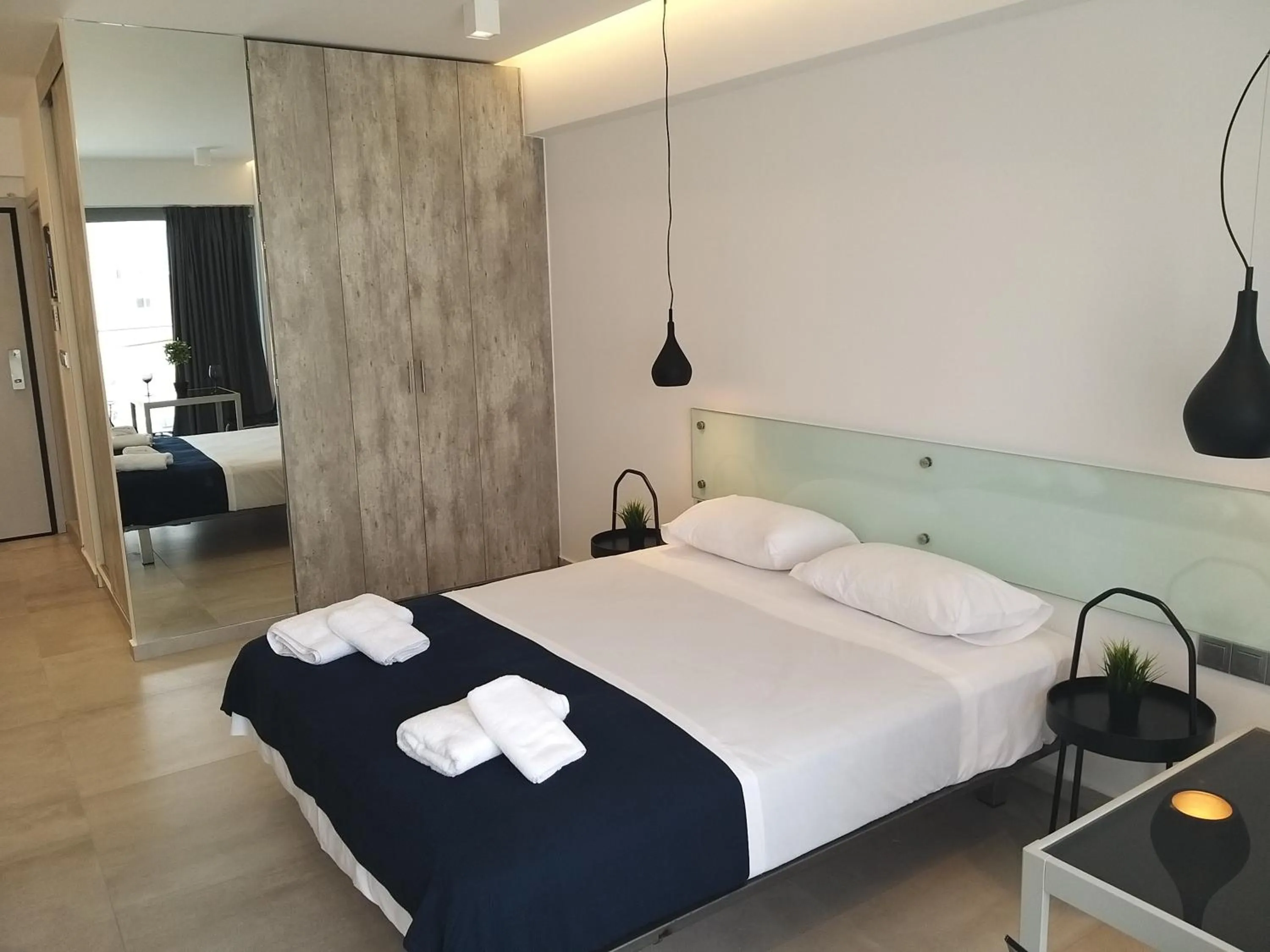 Bed in Amazing Apartments @ Aiolou Str.
