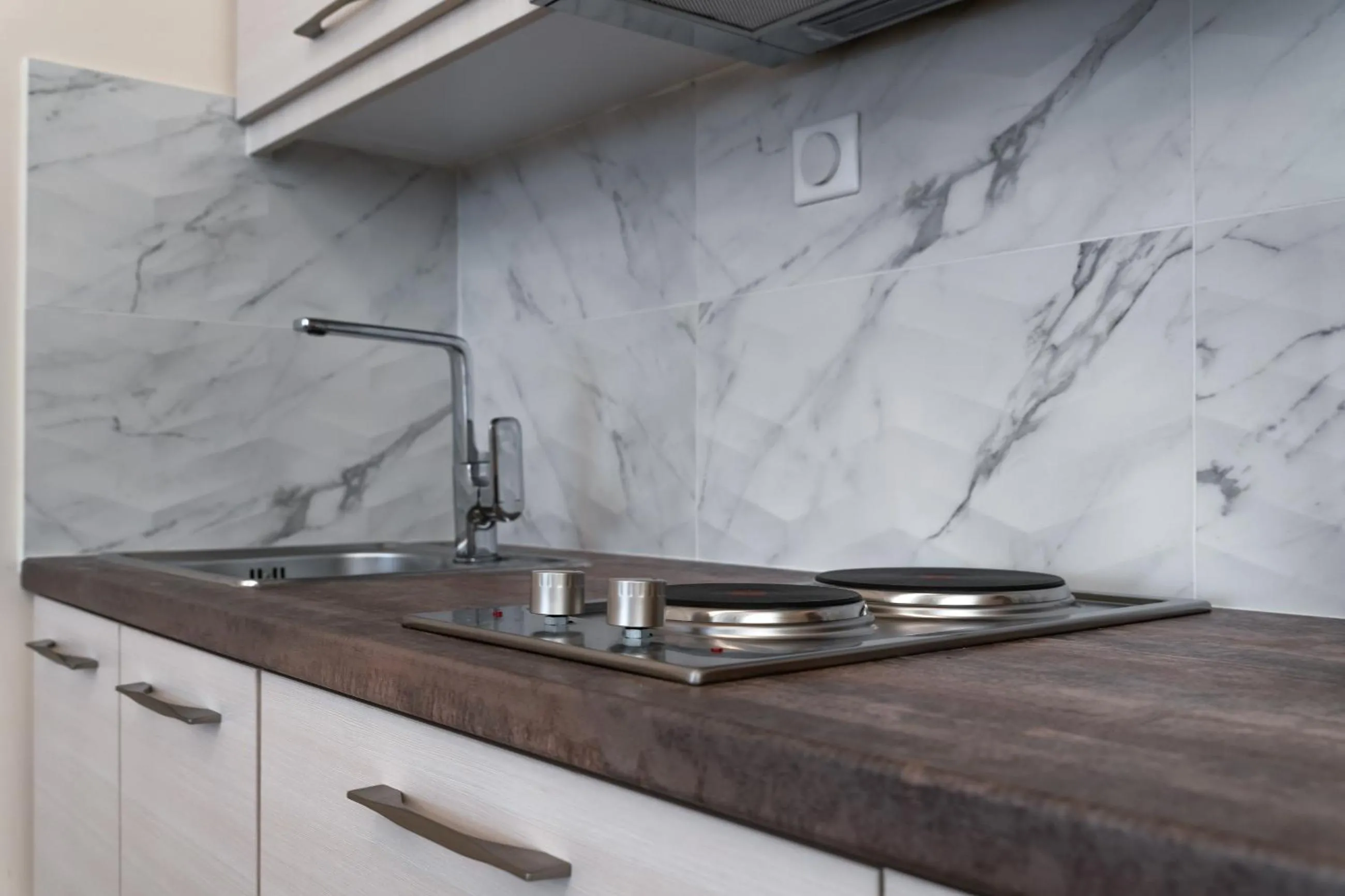 Amazing Apartments @ Aiolou Str.
