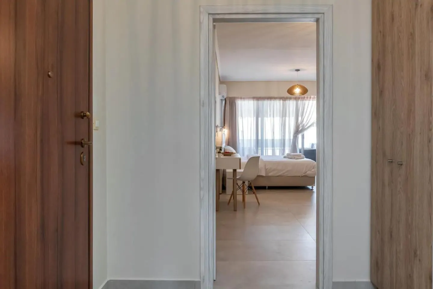 Bed in Amazing Apartments @ Aiolou Str.