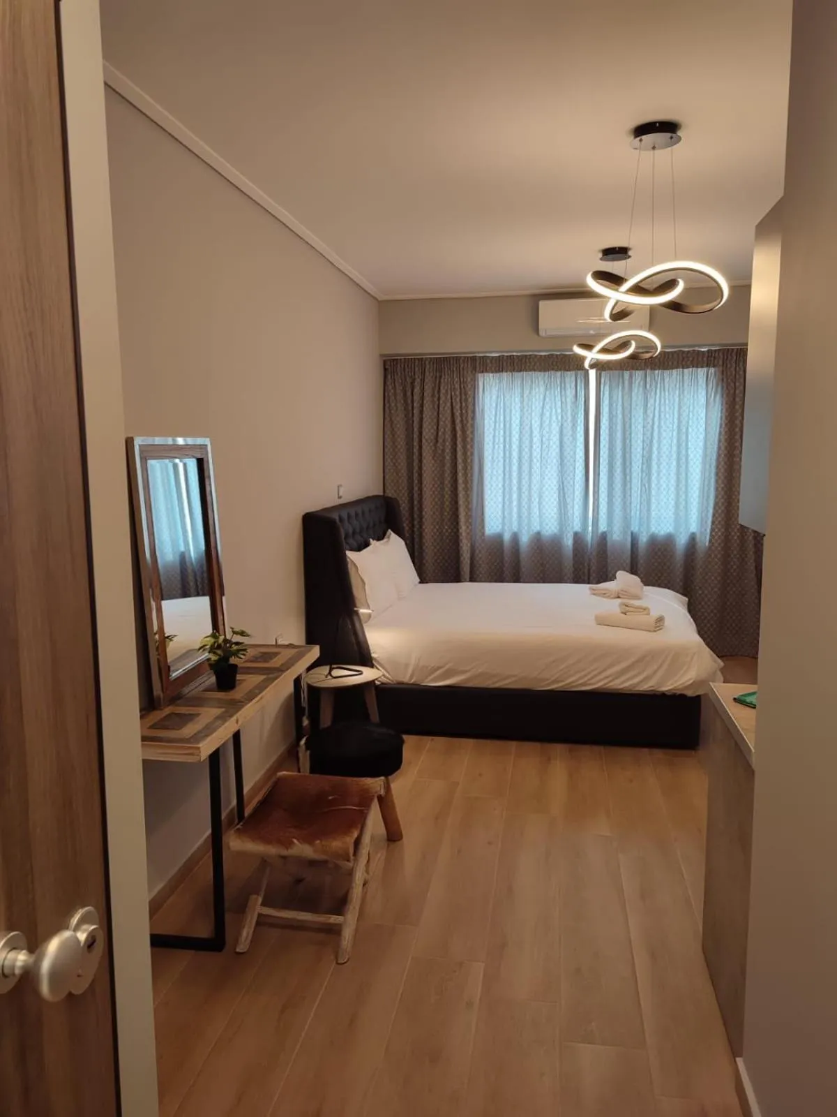 Bed in Amazing Apartments @ Aiolou Str.