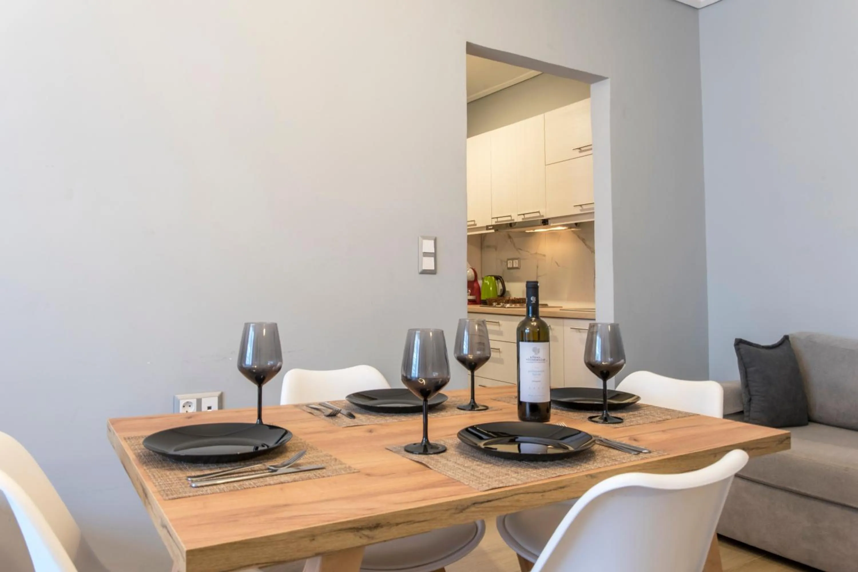 Amazing Apartments @ Aiolou Str.