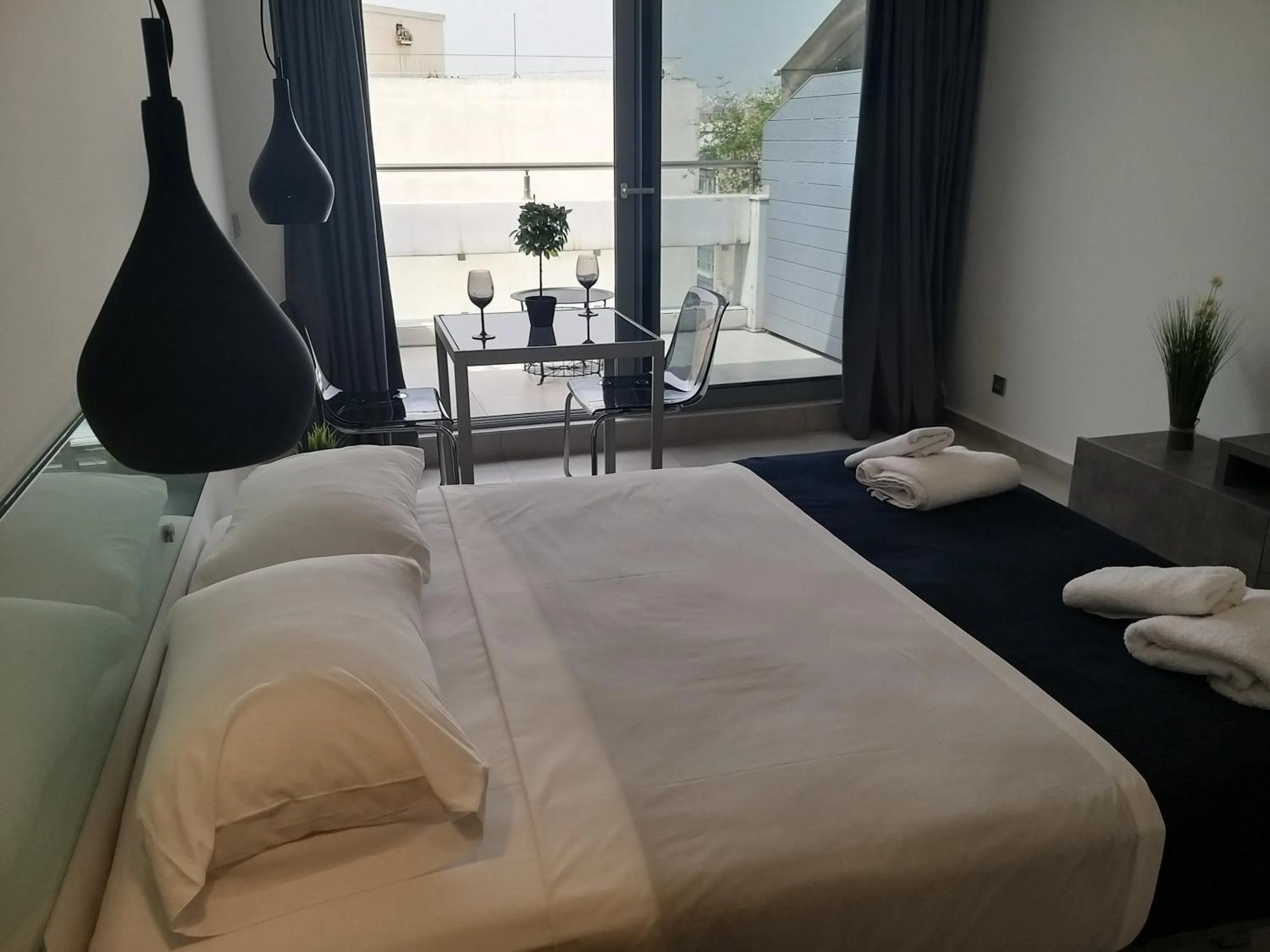 Bed in Amazing Apartments @ Aiolou Str.