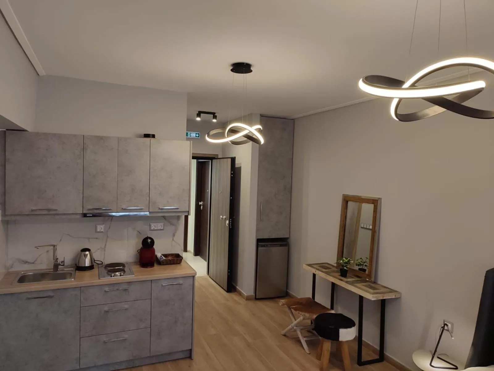 Amazing Apartments @ Aiolou Str.