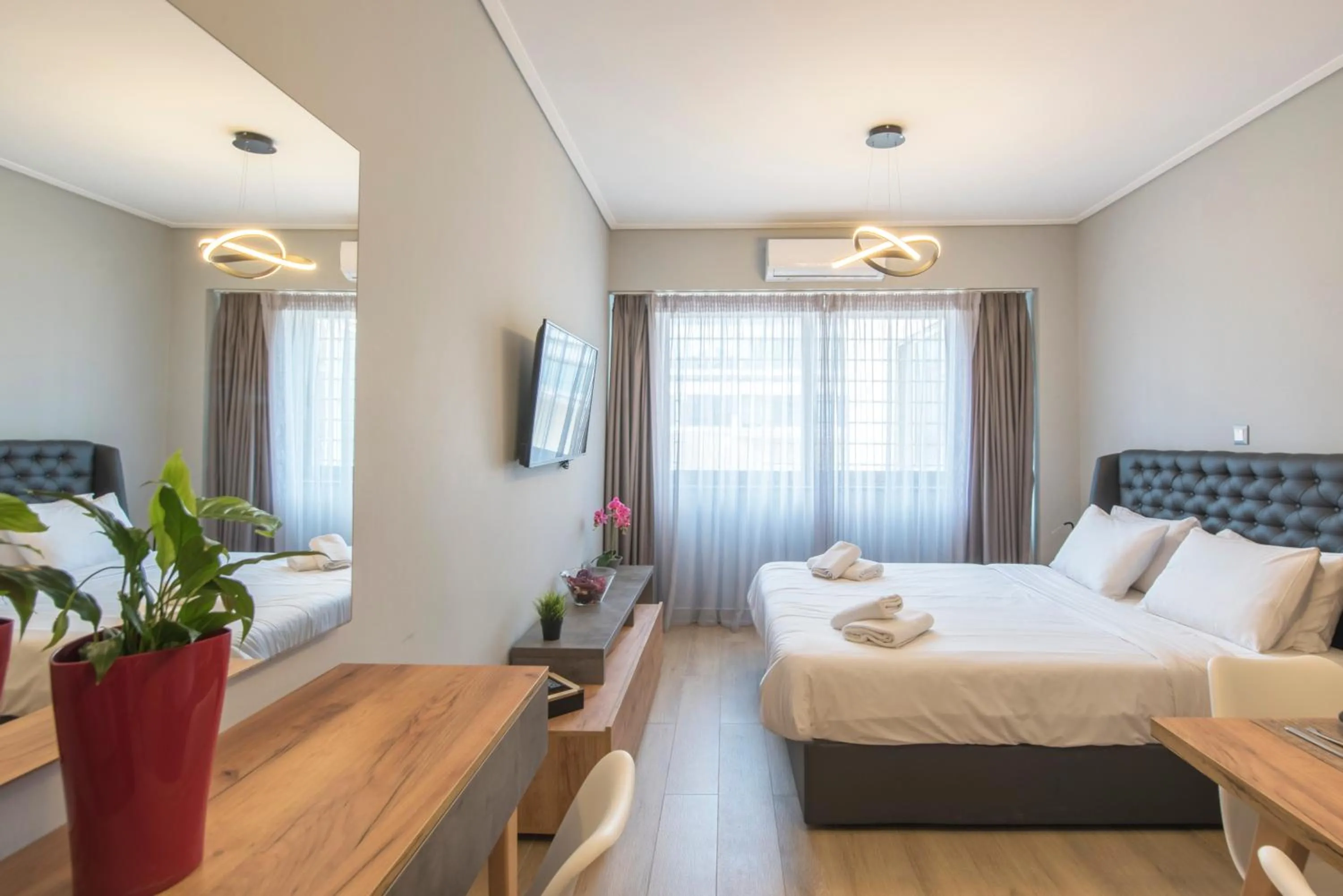 Bed in Amazing Apartments @ Aiolou Str.