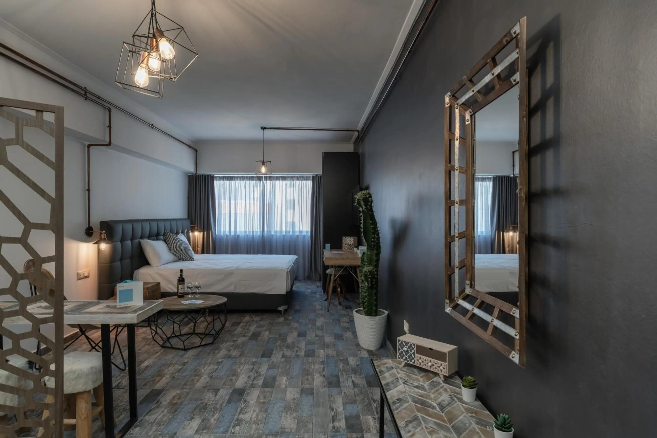 Bed in Amazing Apartments @ Aiolou Str.