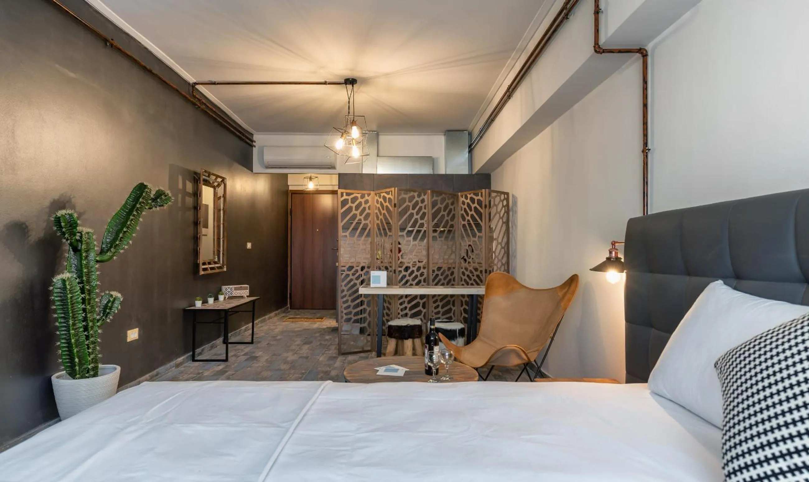 Bed in Amazing Apartments @ Aiolou Str.