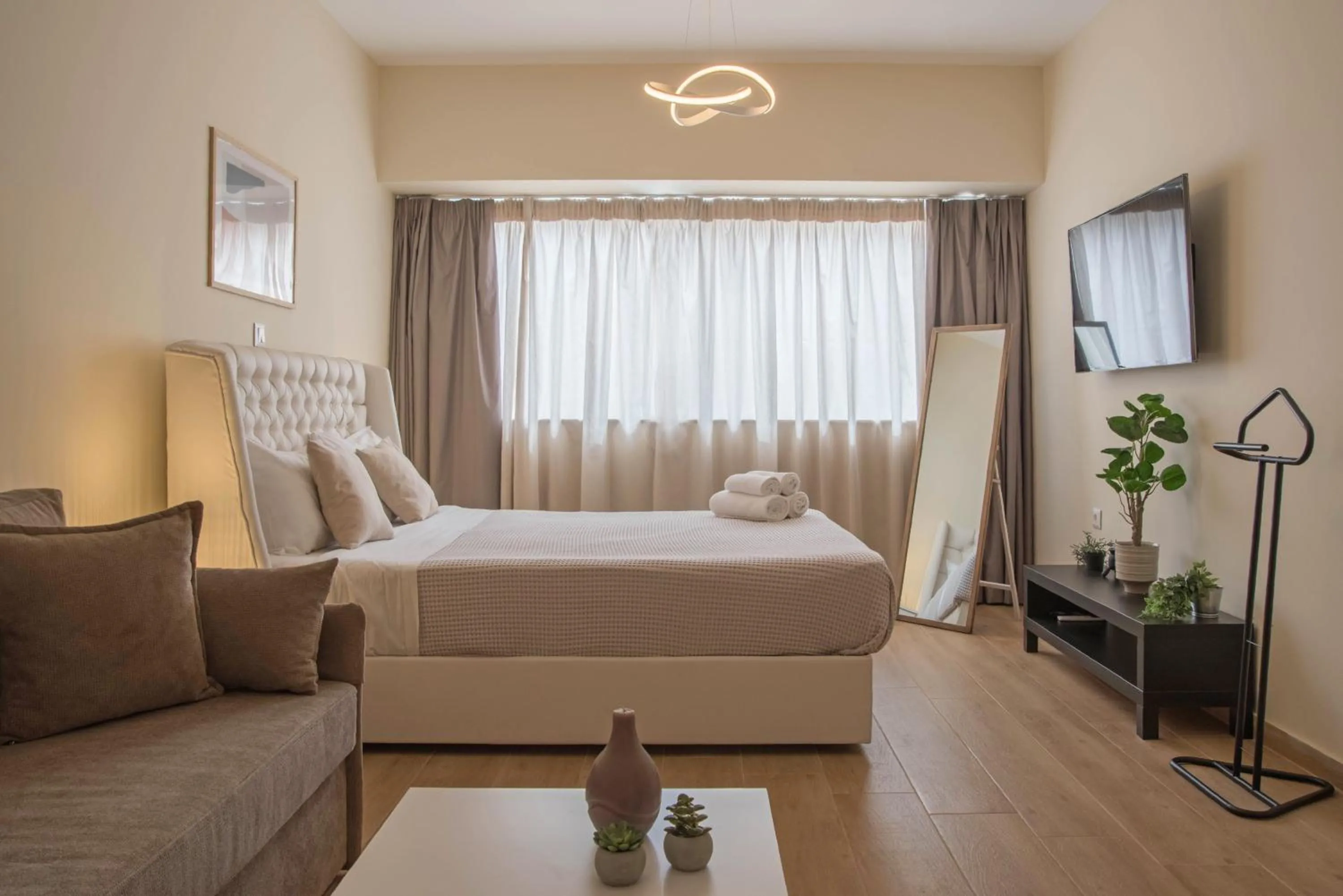Bed in Amazing Apartments @ Aiolou Str.
