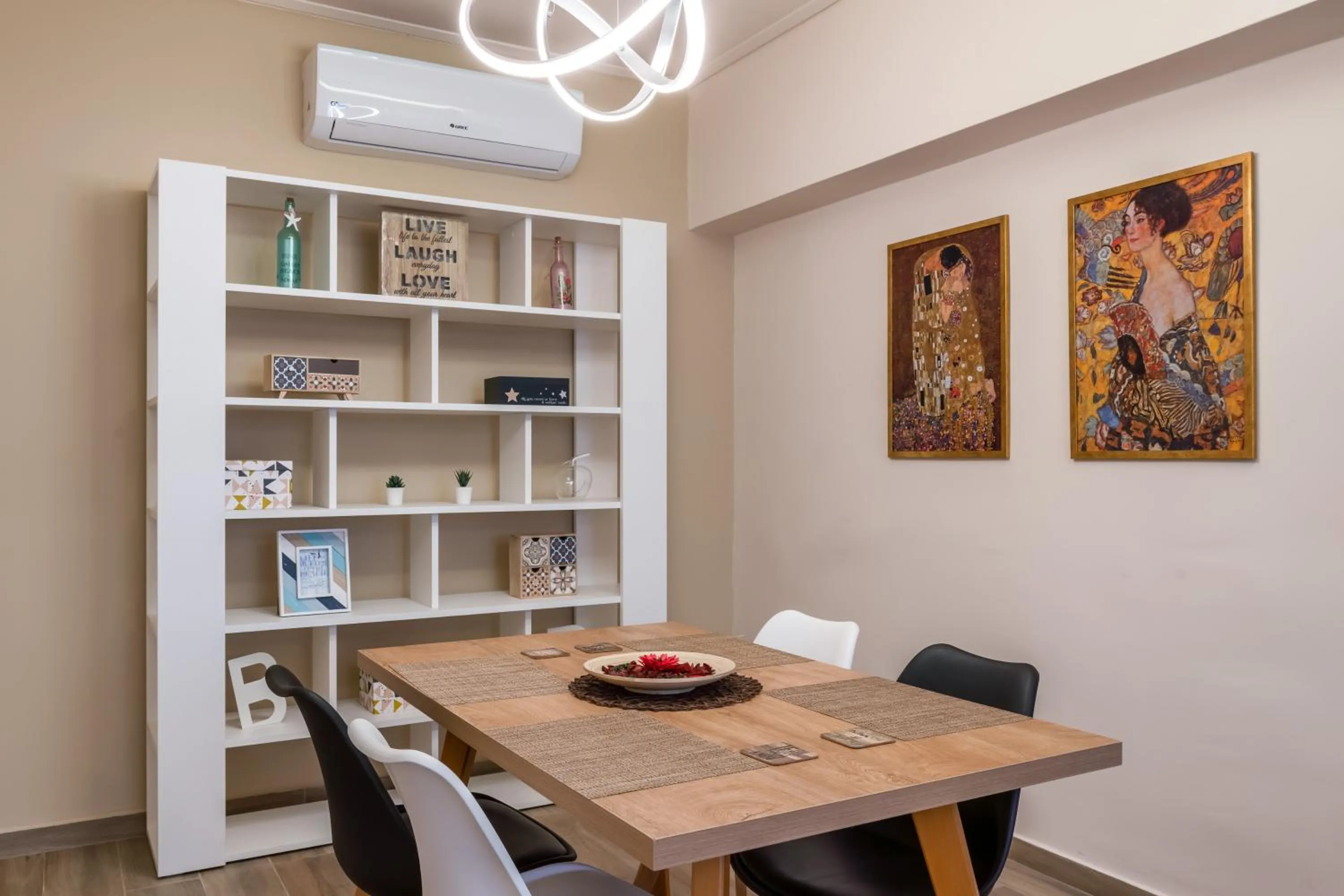 Amazing Apartments @ Aiolou Str.