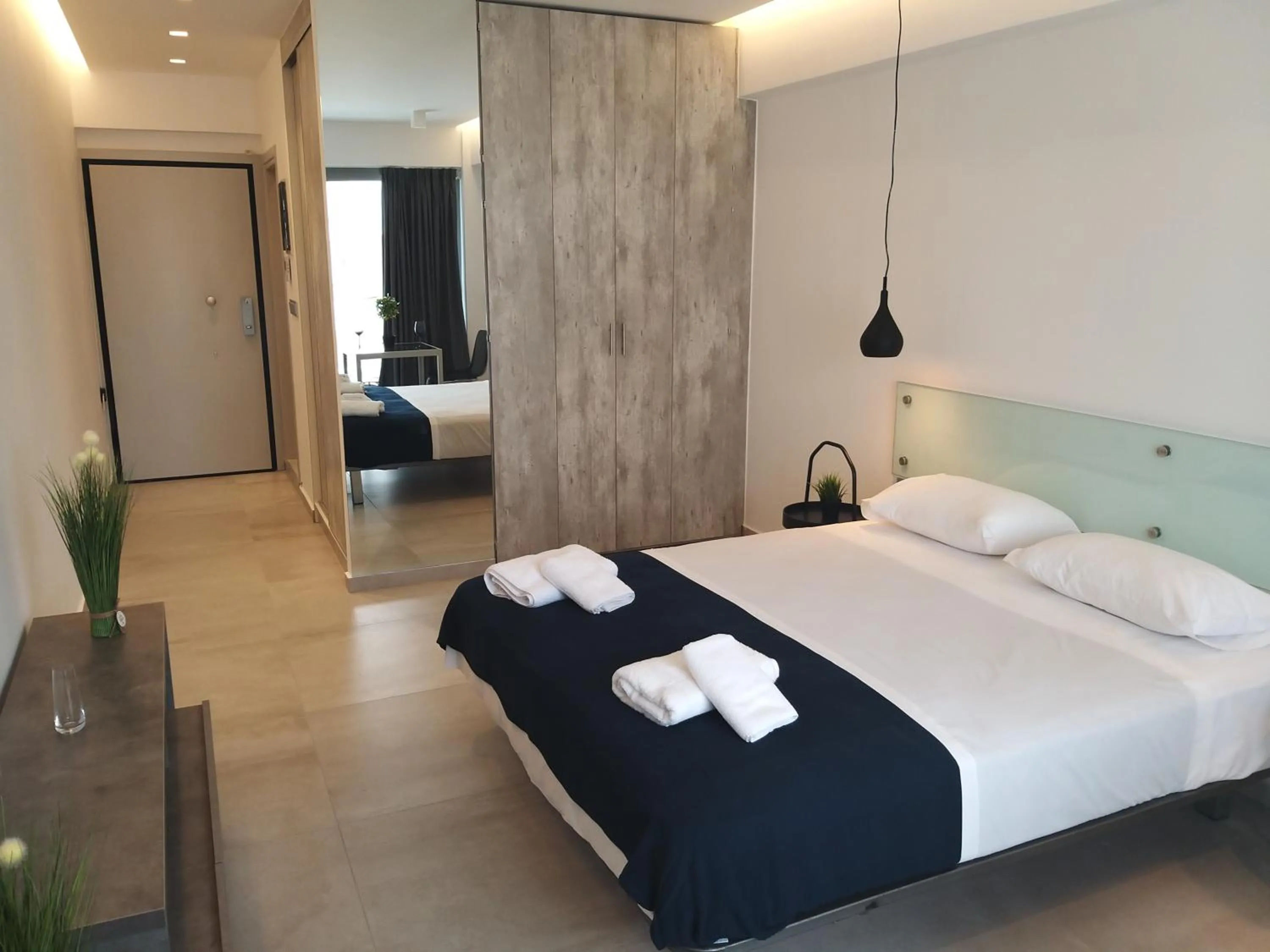 Bed in Amazing Apartments @ Aiolou Str.