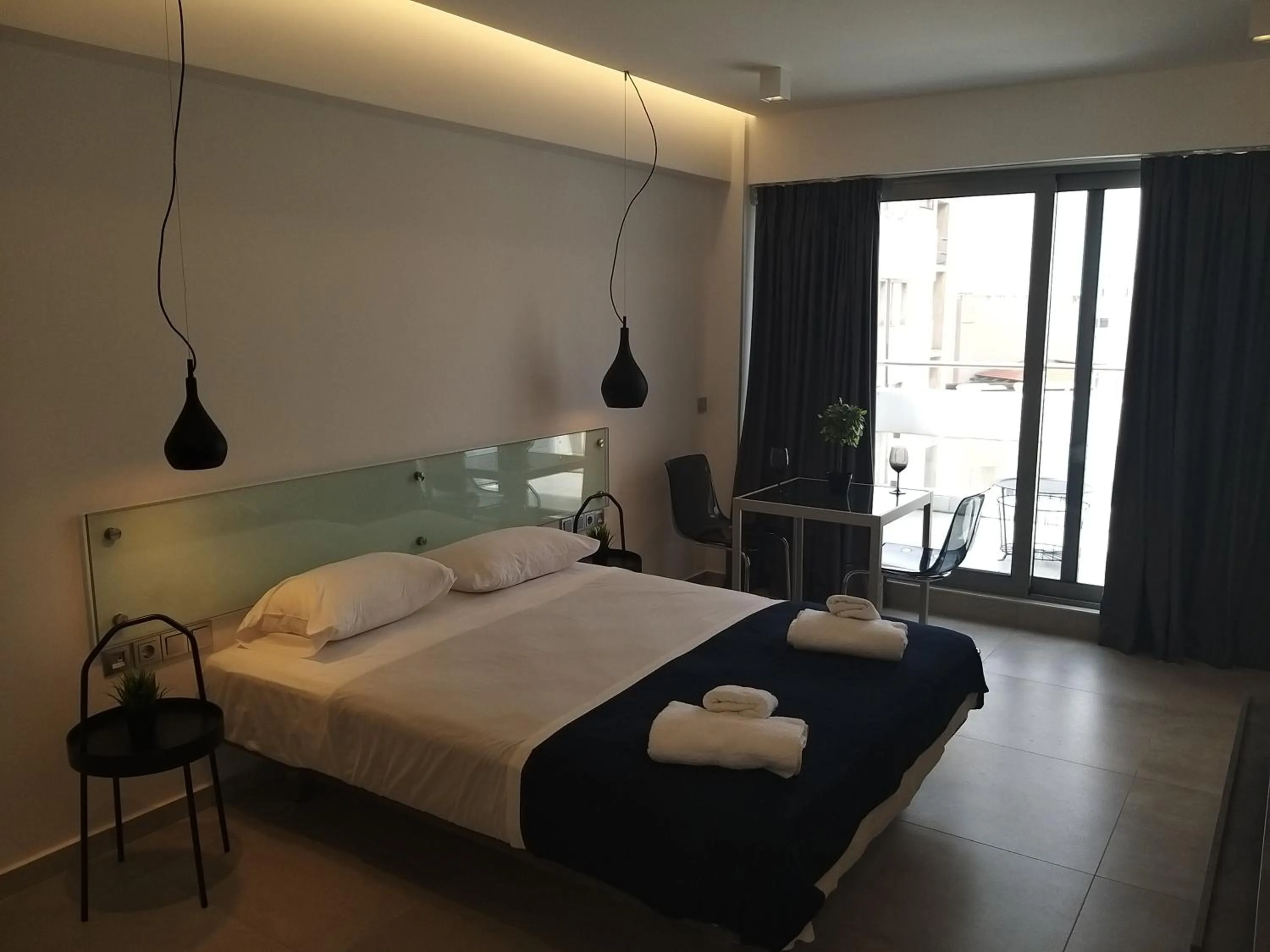 Bed in Amazing Apartments @ Aiolou Str.