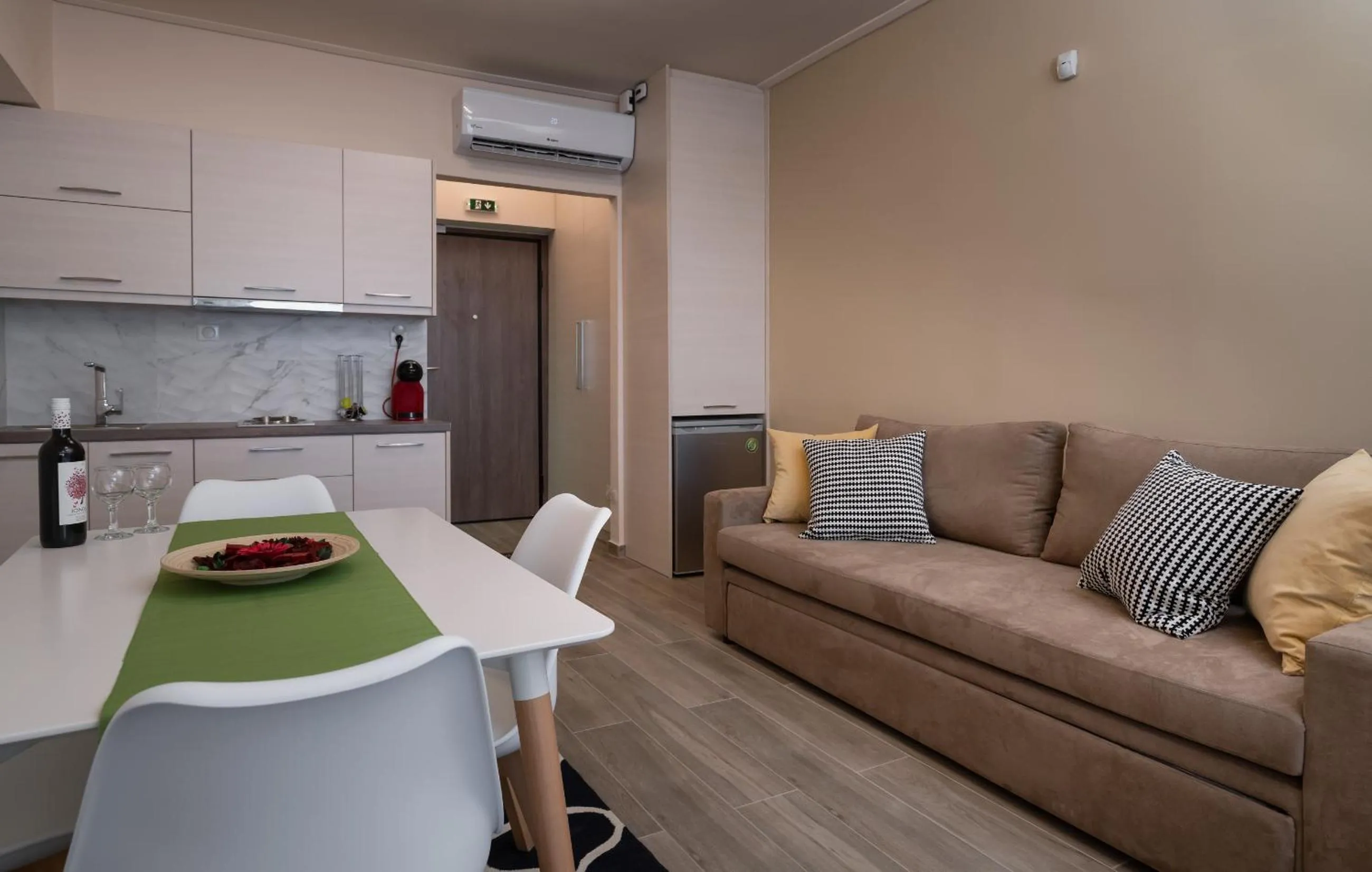 Amazing Apartments @ Aiolou Str.