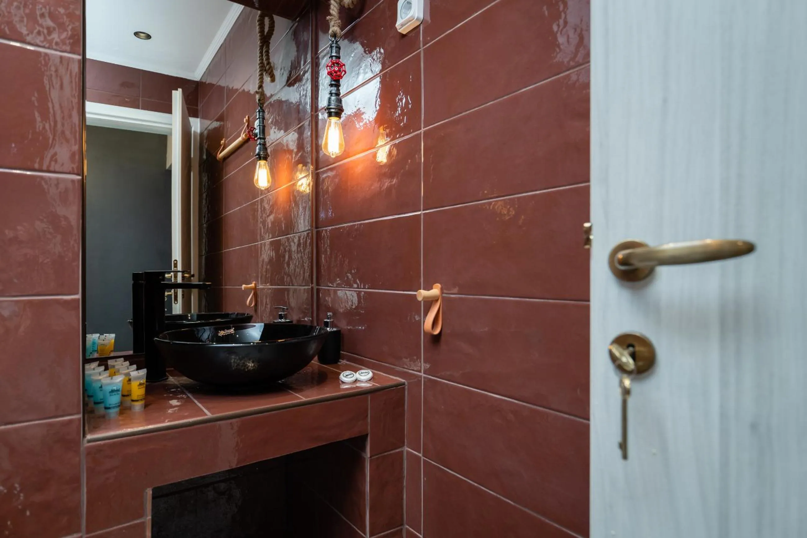 Amazing Apartments @ Aiolou Str.