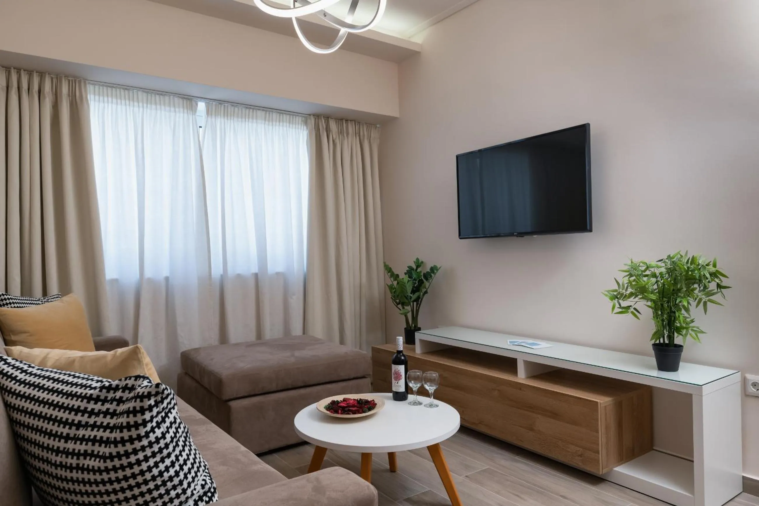 Amazing Apartments @ Aiolou Str.