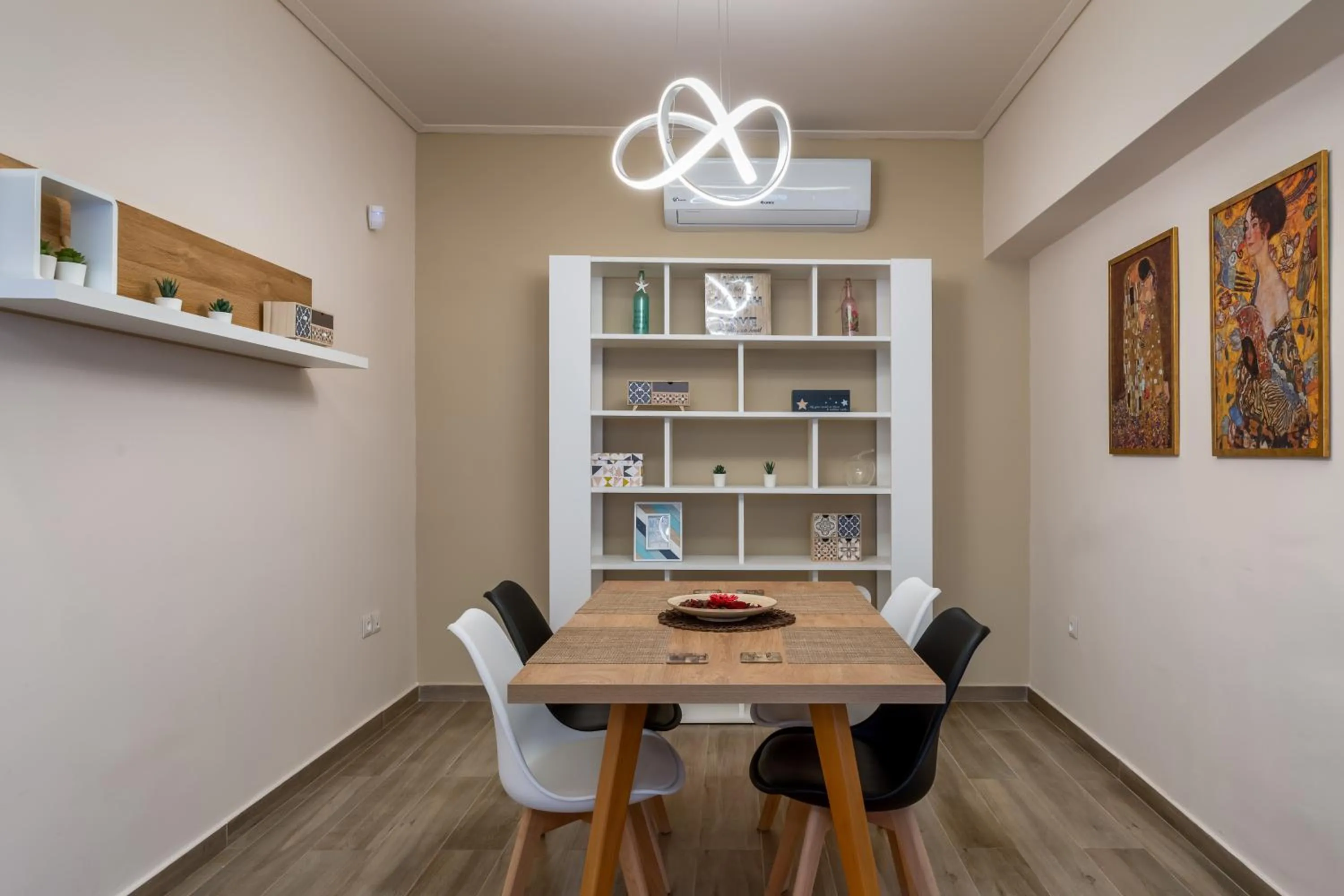 Amazing Apartments @ Aiolou Str.