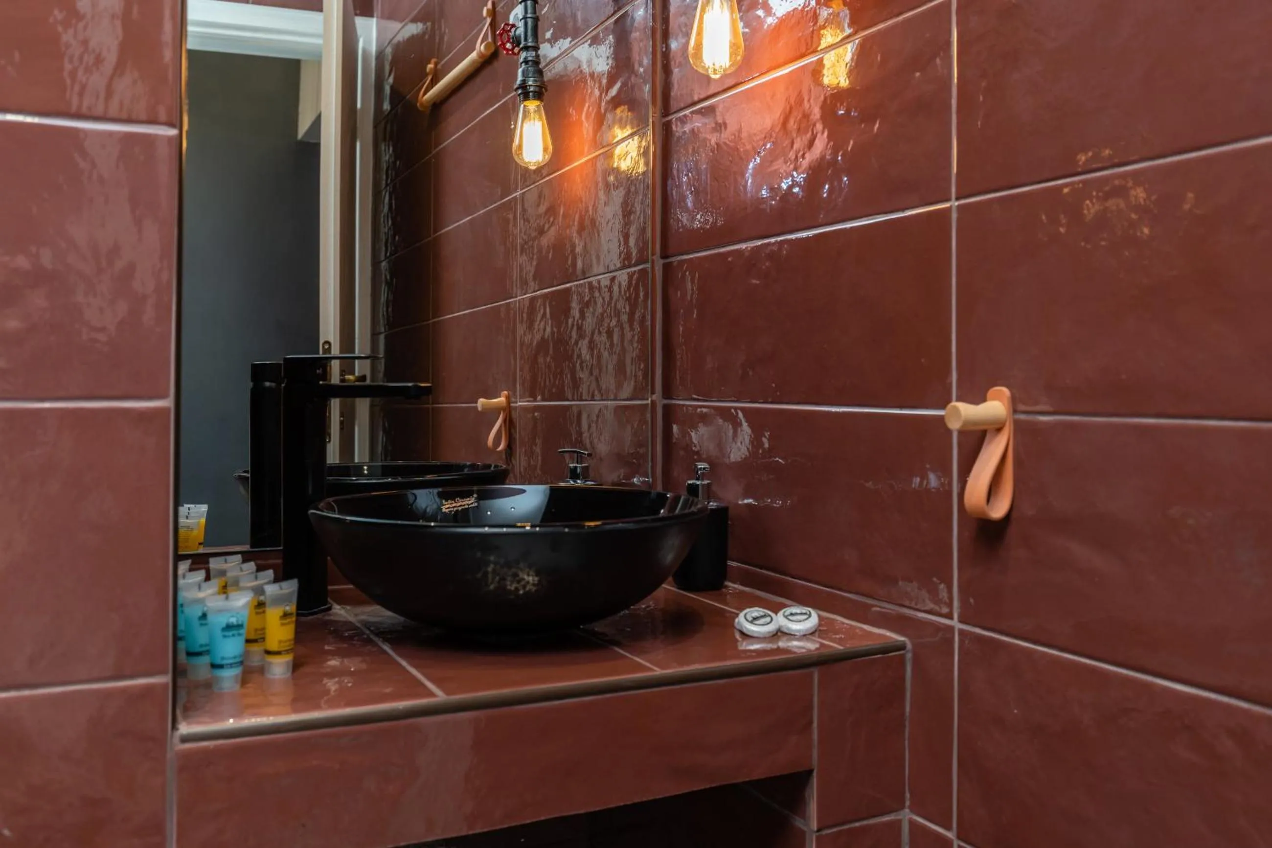 Amazing Apartments @ Aiolou Str.