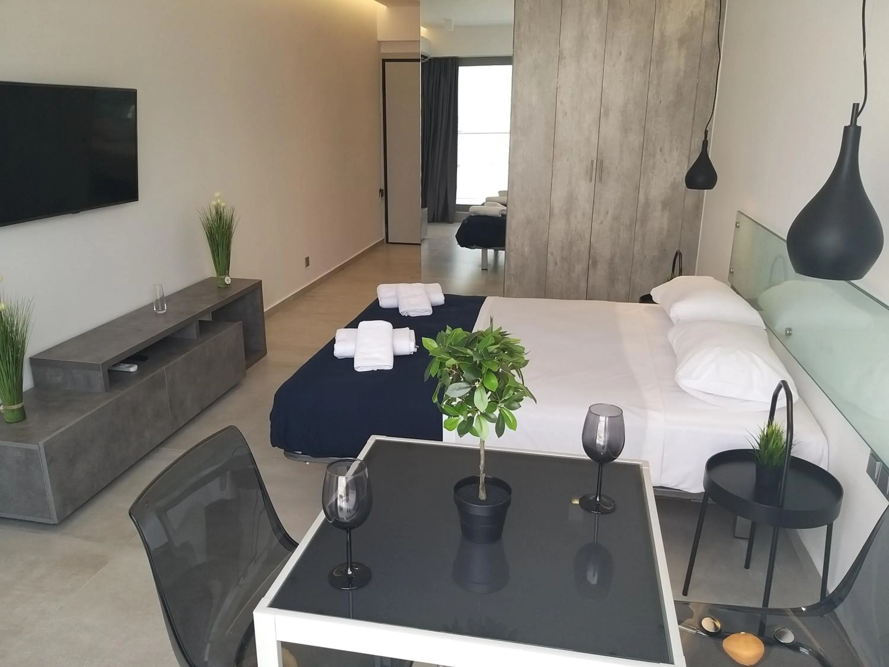 Bed in Amazing Apartments @ Aiolou Str.