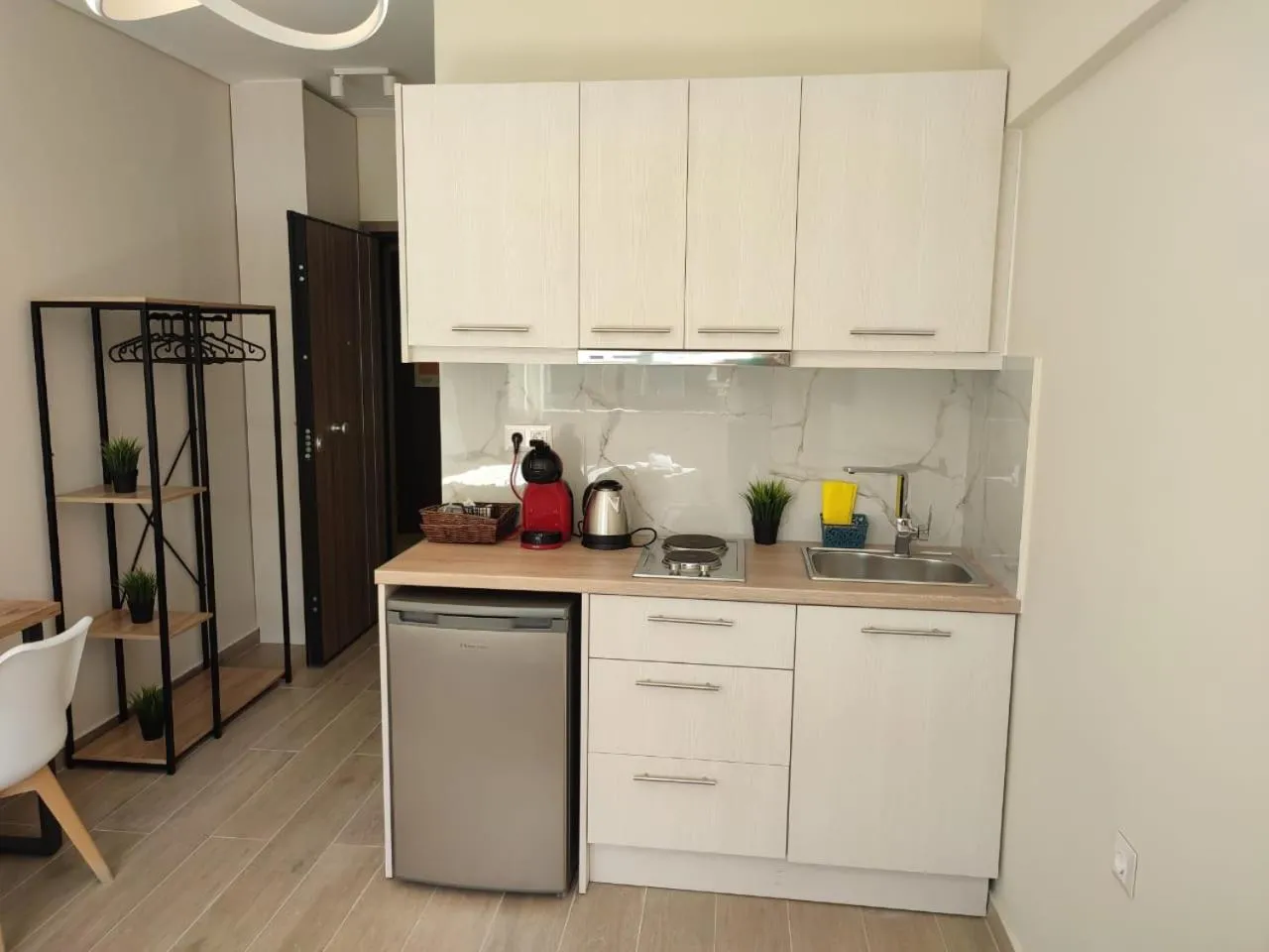 Amazing Apartments @ Aiolou Str.