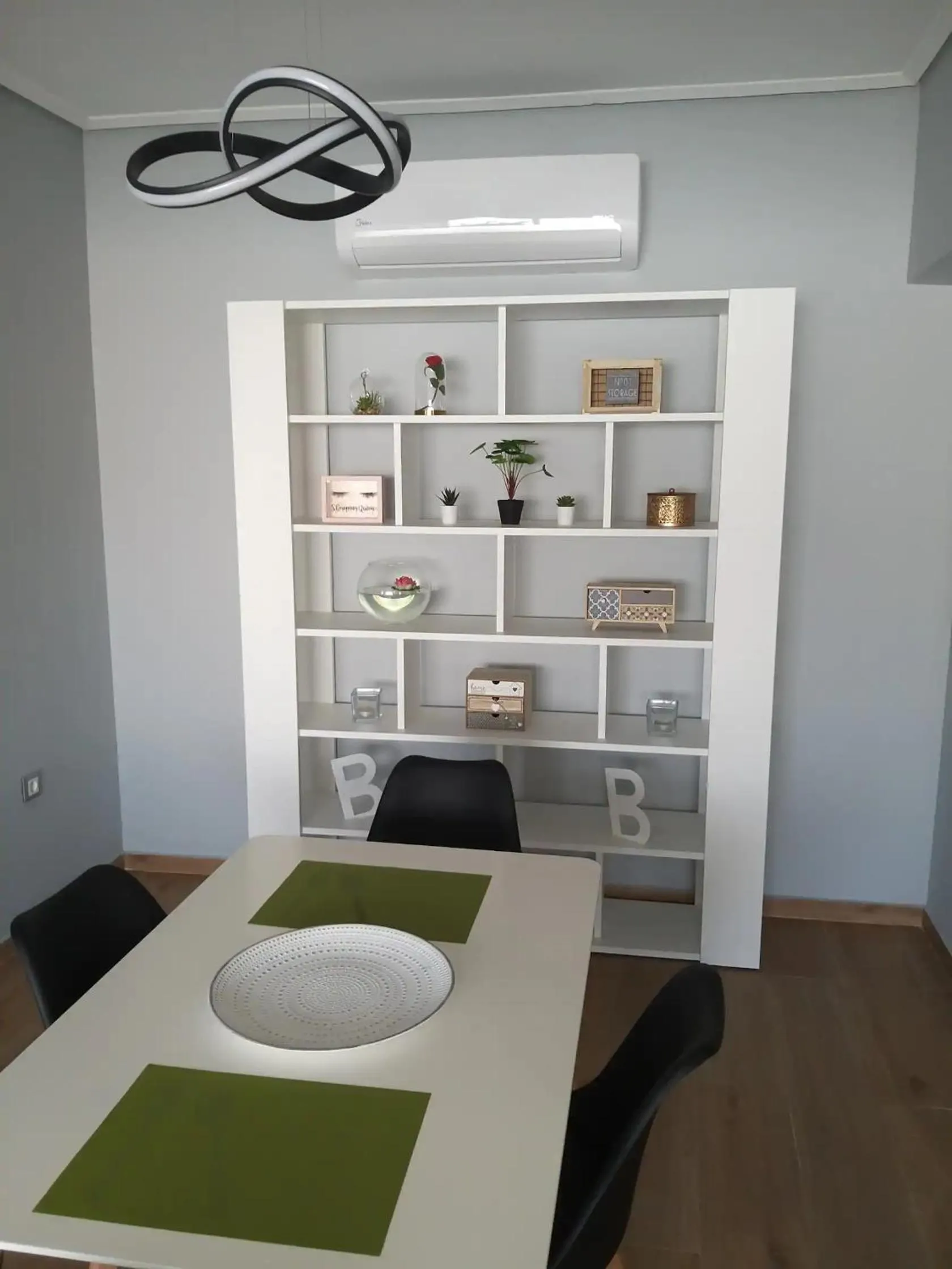 Amazing Apartments @ Aiolou Str.